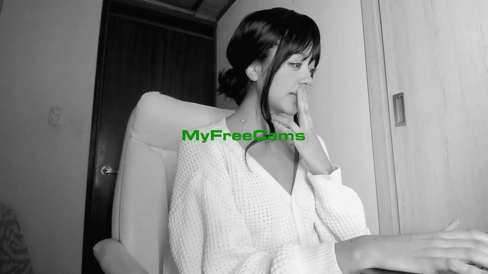 Gallery image thumbnail from Ephemeral's myfreecams stream on, 08/07/2025, 24:01 image 10 of 20