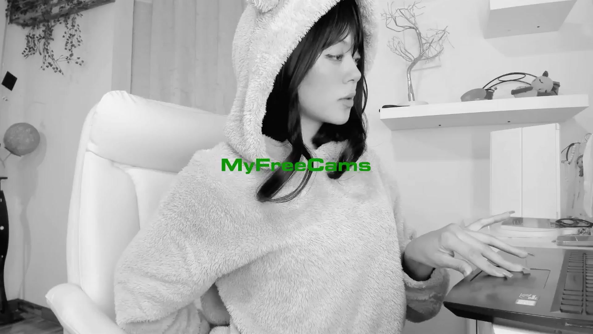 Gallery image thumbnail from Ephemeral's myfreecams stream on, 08/12/2025, 24:57 image 1 of 20