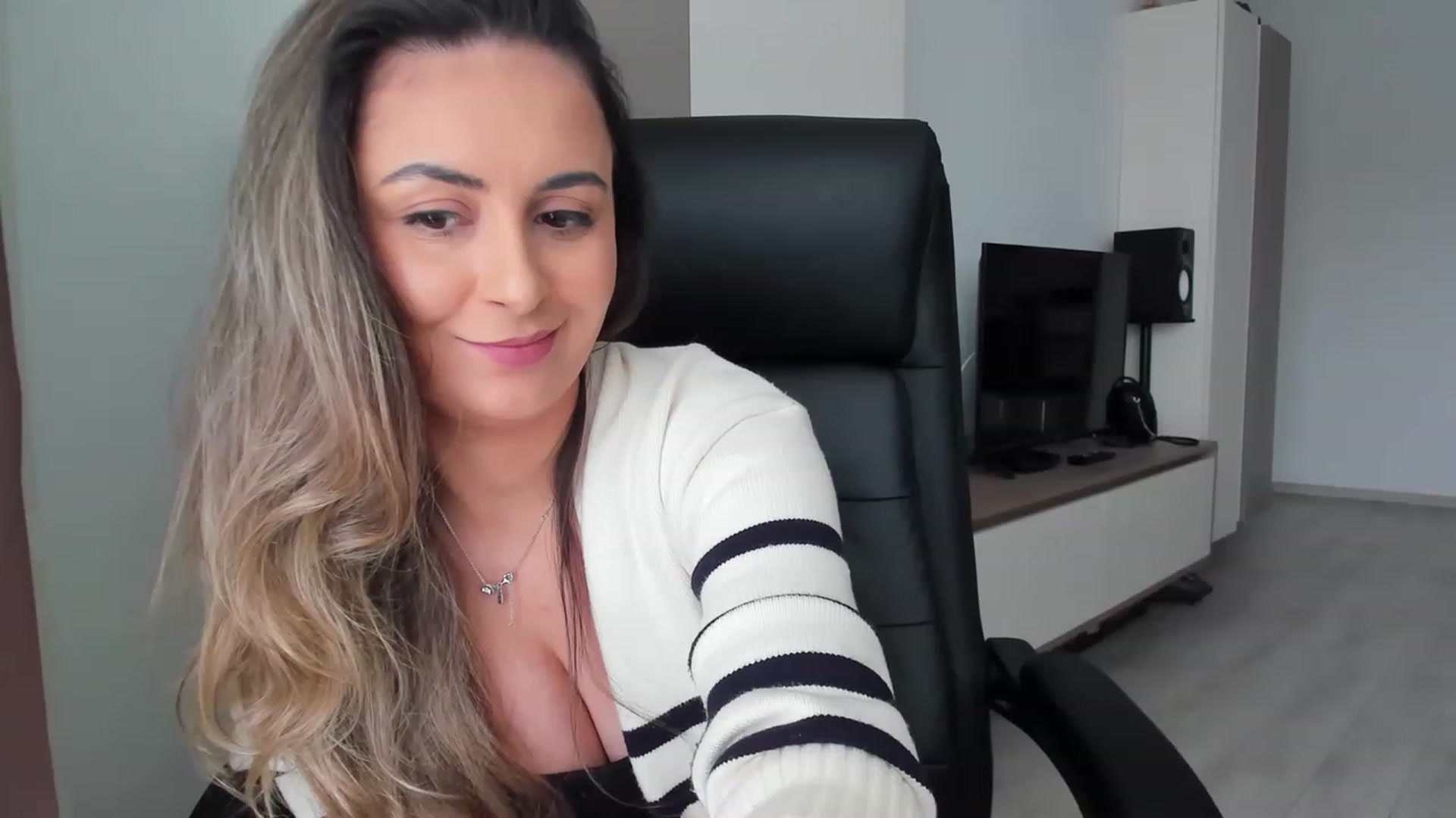 Gallery image thumbnail from EpicFu's myfreecams stream on, 03/30/2023, 11:22 image 6 of 20