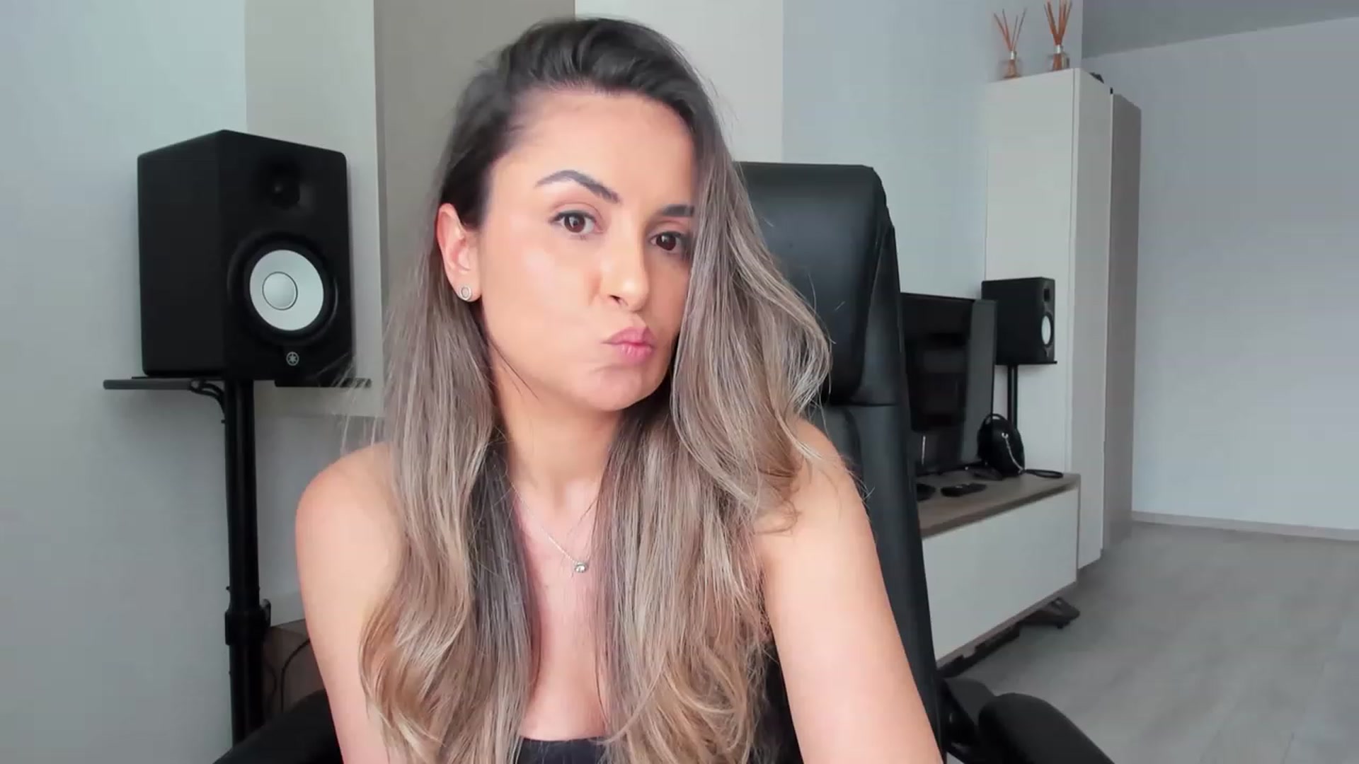 Gallery image thumbnail from EpicFu's myfreecams stream on, 03/30/2023, 14:07 image 12 of 20