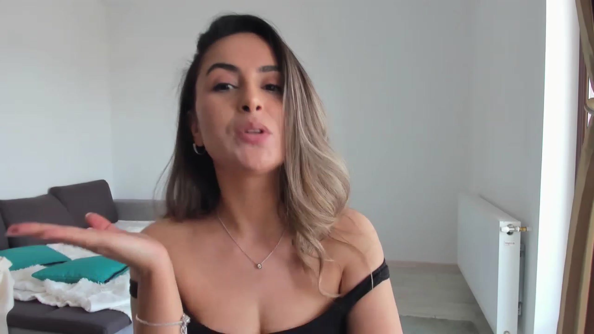 Gallery image thumbnail from EpicFu's myfreecams stream on, 05/05/2023, 10:27 image 18 of 20