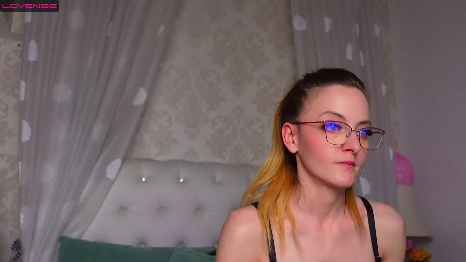 Gallery image thumbnail from ErikaDawn's myfreecams stream on, 03/21/2023, 14:23 image 9 of 20
