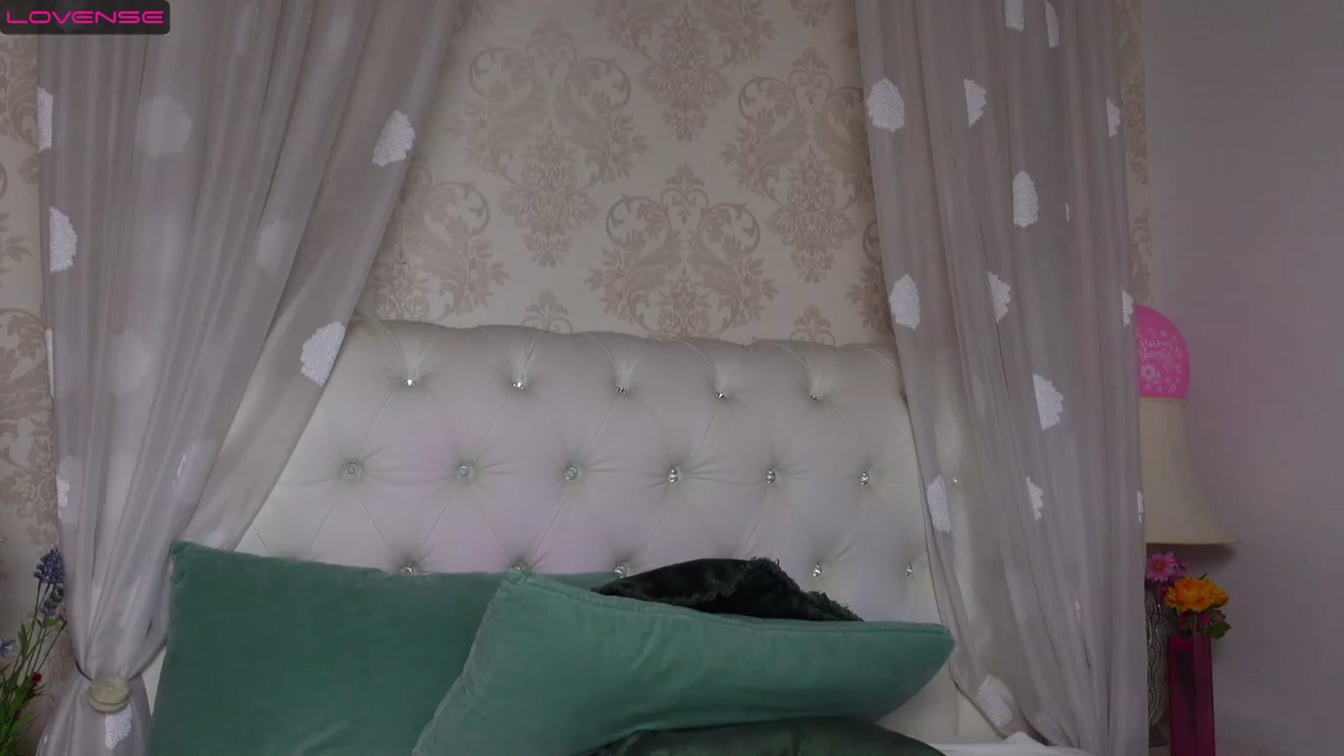 Gallery image thumbnail from ErikaDawn's myfreecams stream on, 03/21/2023, 14:23 image 7 of 20