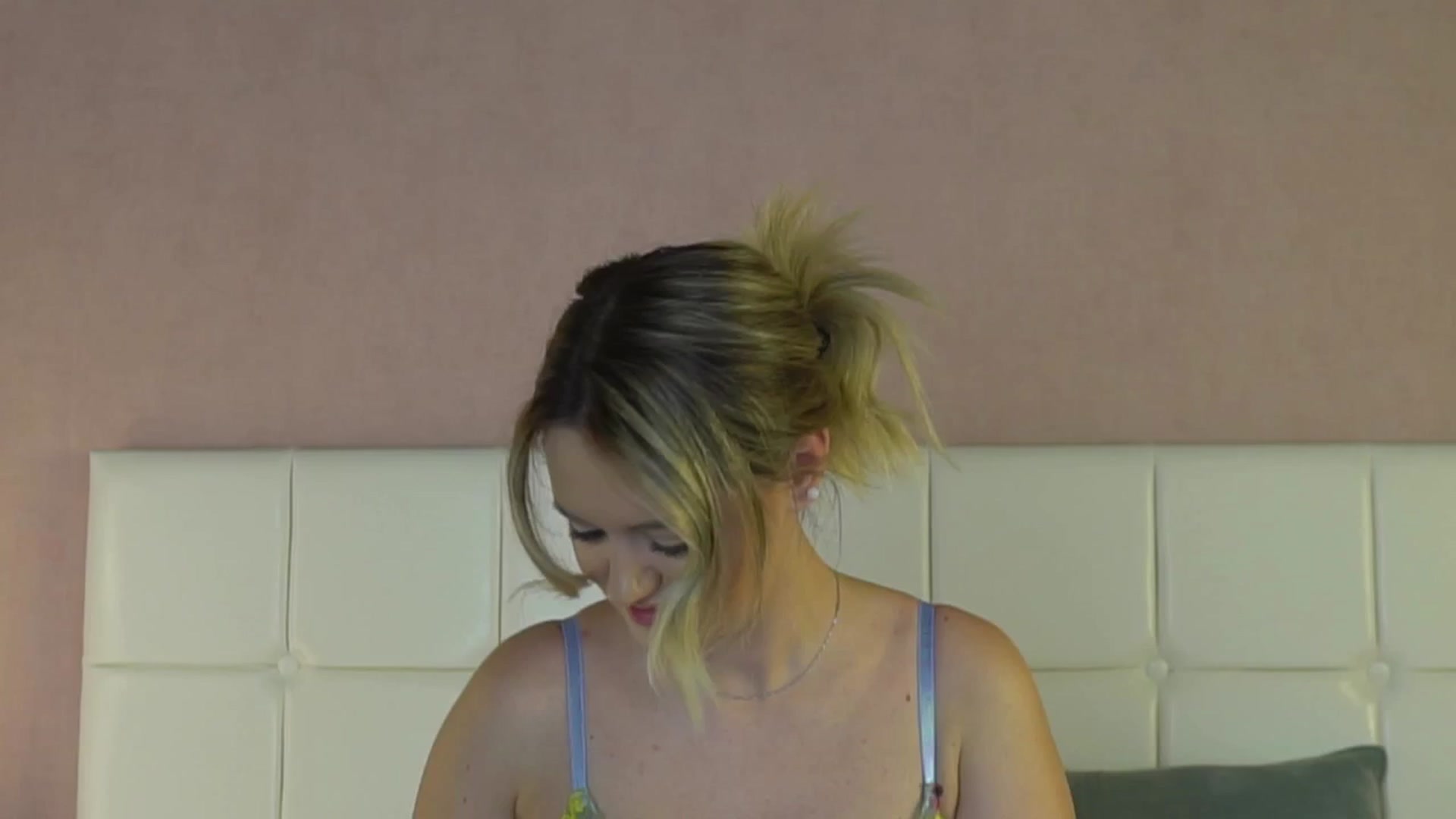 Gallery image thumbnail from ErikaDevines's myfreecams stream on, 04/08/2025, 09:43 image 15 of 20
