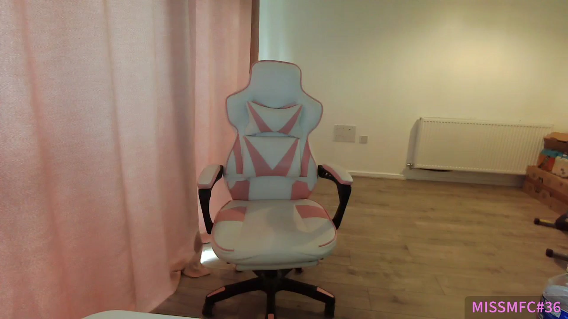Gallery image thumbnail from ErikaJamess's myfreecams stream on, 06/09/2025, 14:42 image 17 of 20