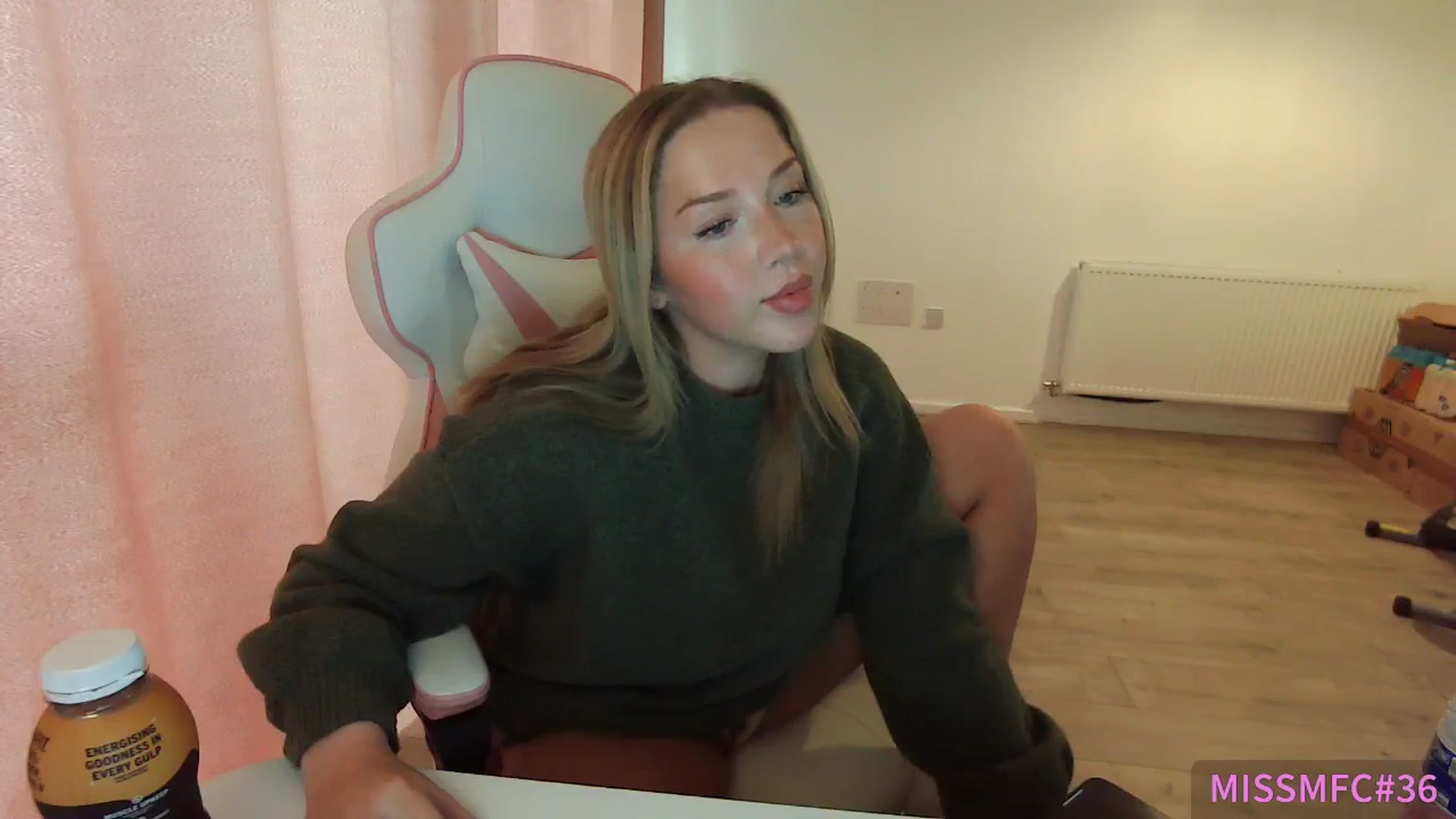 Gallery image thumbnail from ErikaJamess's myfreecams stream on, 06/09/2025, 14:42 image 20 of 20