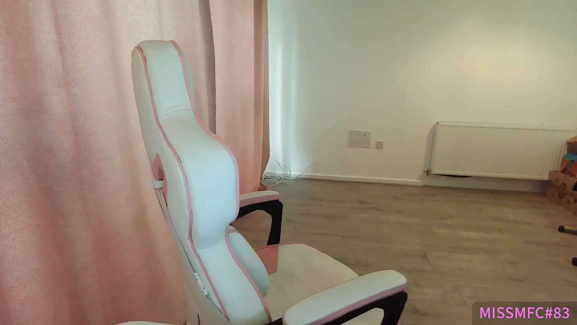 Gallery image thumbnail from ErikaJamess's myfreecams stream on, 06/18/2025, 09:40 image 2 of 20