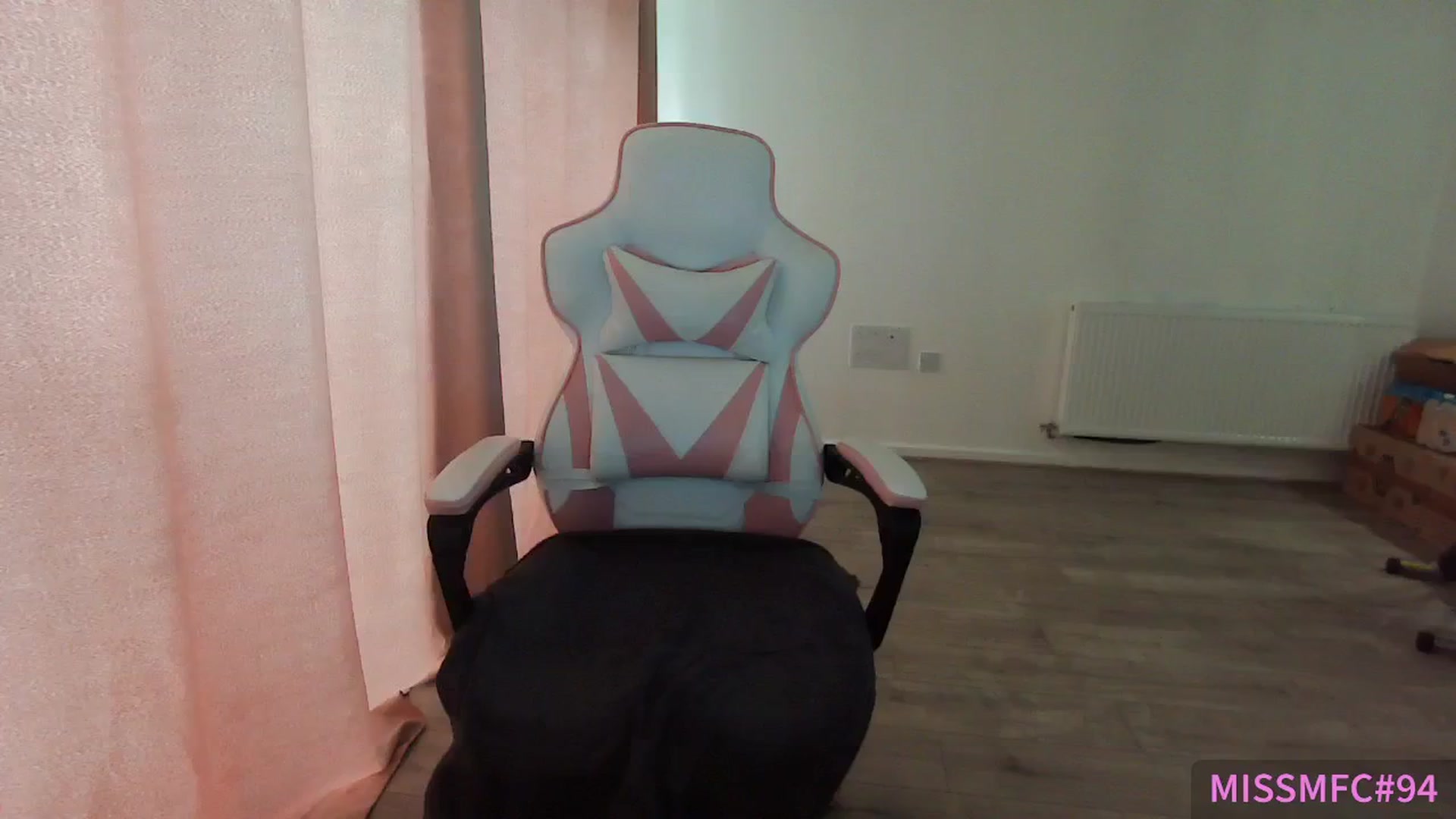 Gallery image thumbnail from ErikaJamess's myfreecams stream on, 06/25/2025, 11:43 image 18 of 20
