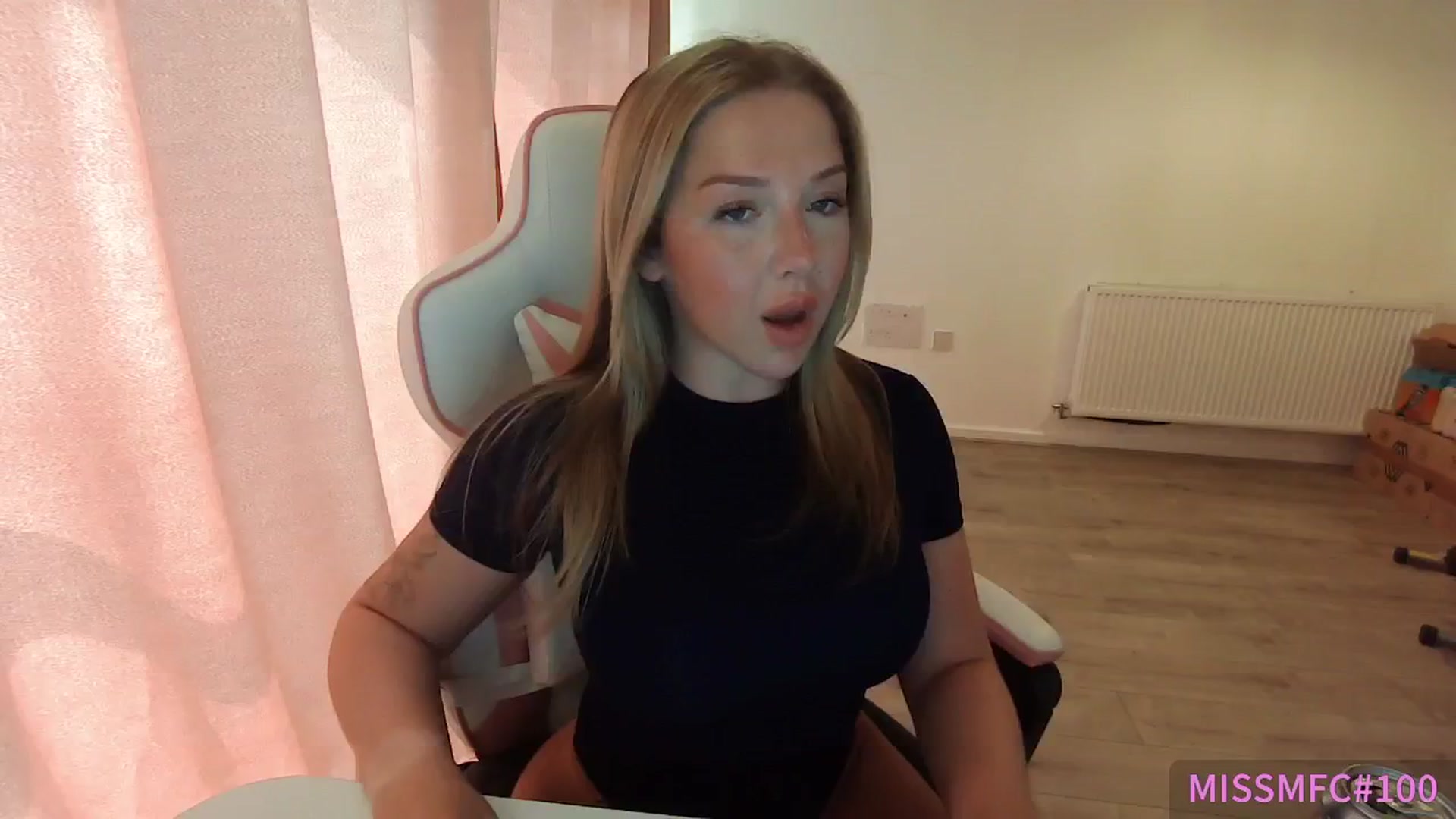 Gallery image thumbnail from ErikaJamess's myfreecams stream on, 06/28/2025, 14:27 image 5 of 20