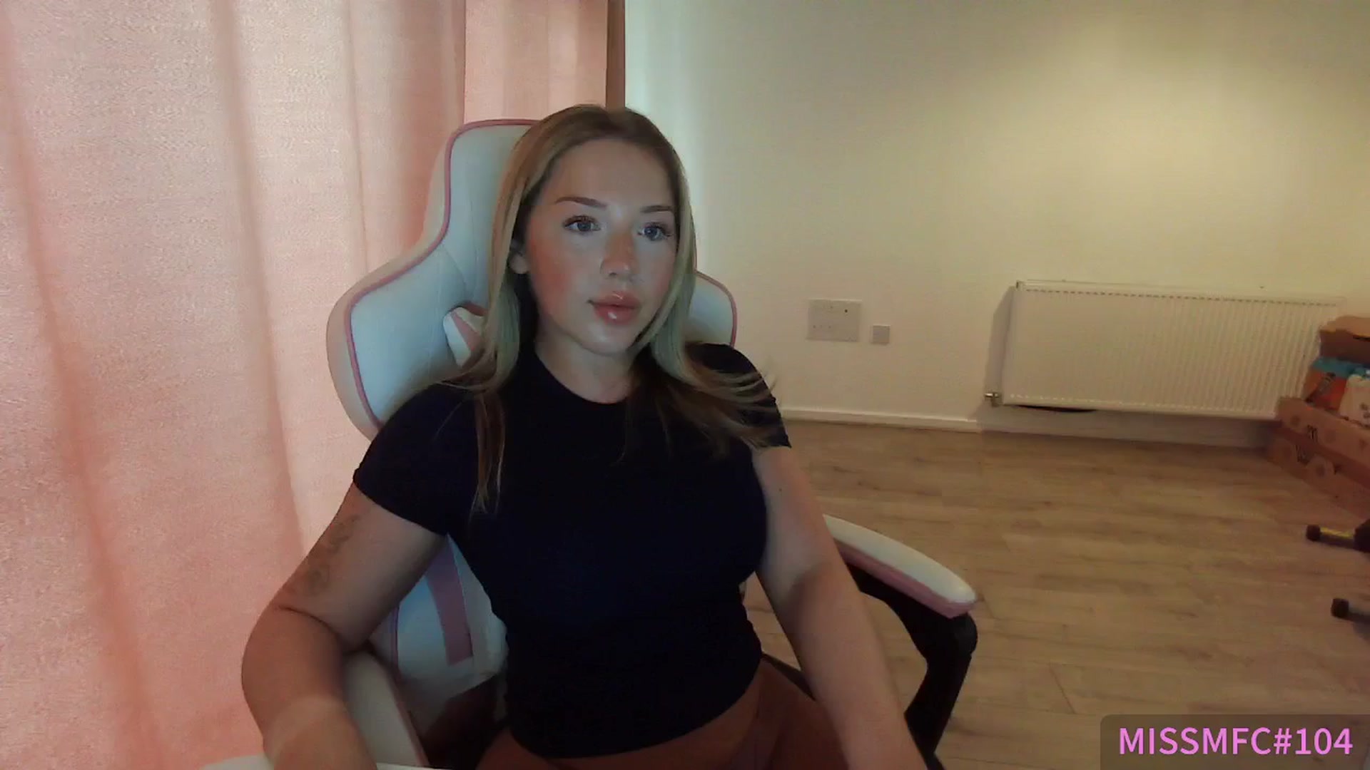 Gallery image thumbnail from ErikaJamess's myfreecams stream on, 06/29/2025, 10:55 image 15 of 20