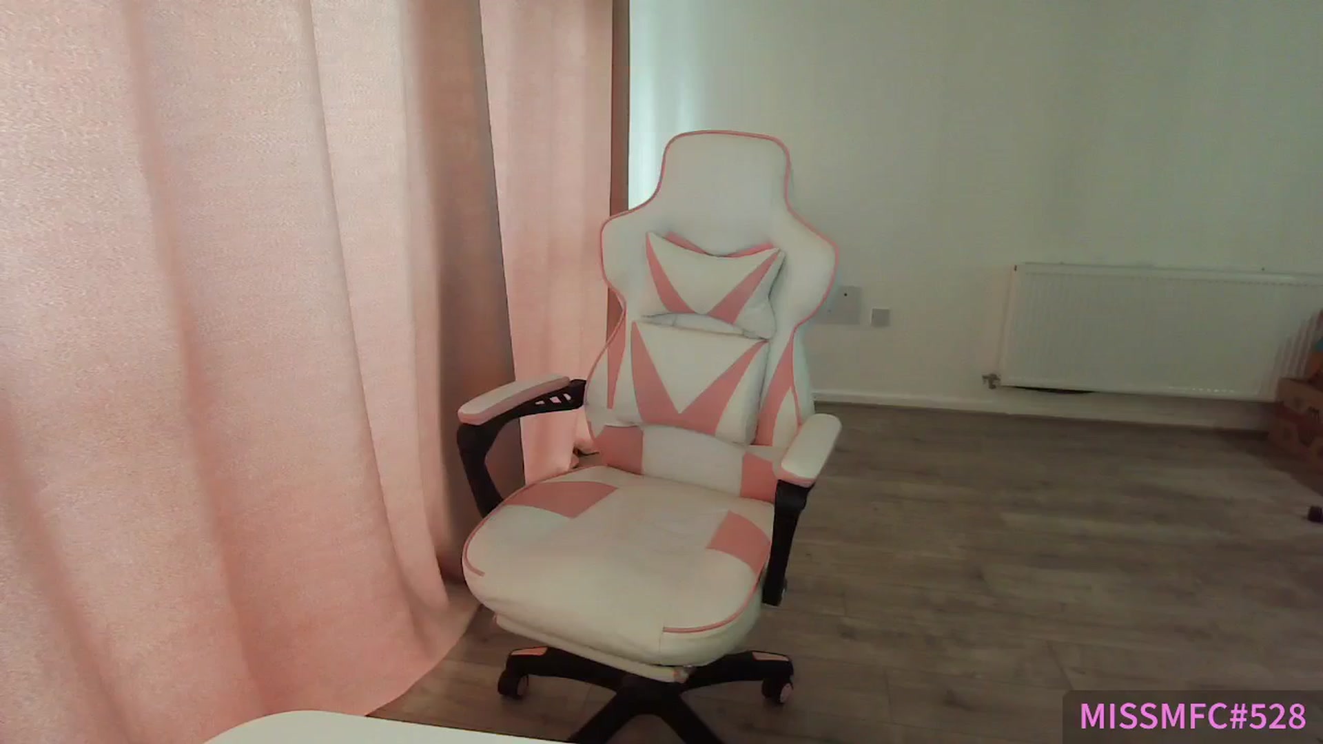 Gallery image thumbnail from ErikaJamess's myfreecams stream on, 07/04/2025, 12:54 image 8 of 20