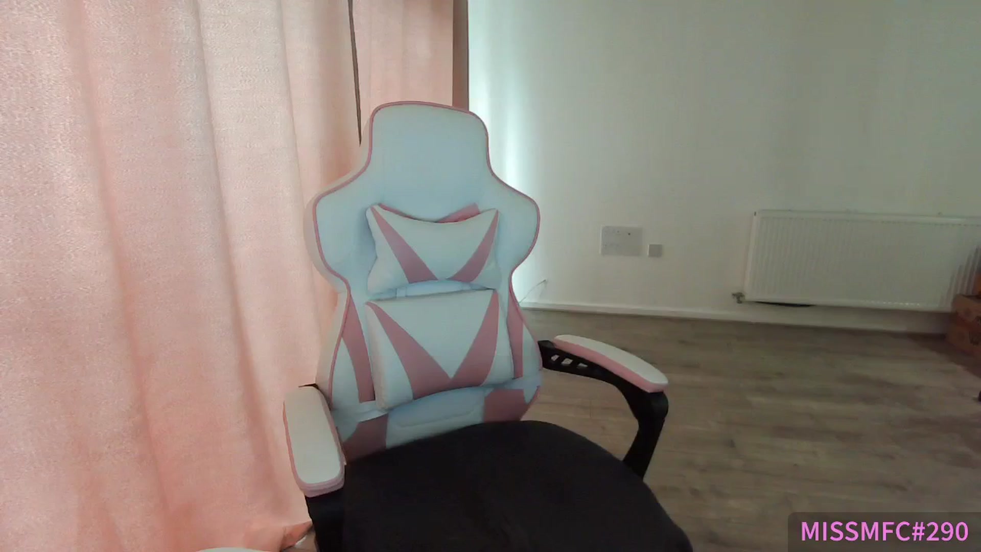 Gallery image thumbnail from ErikaJamess's myfreecams stream on, 07/07/2025, 13:13 image 17 of 20