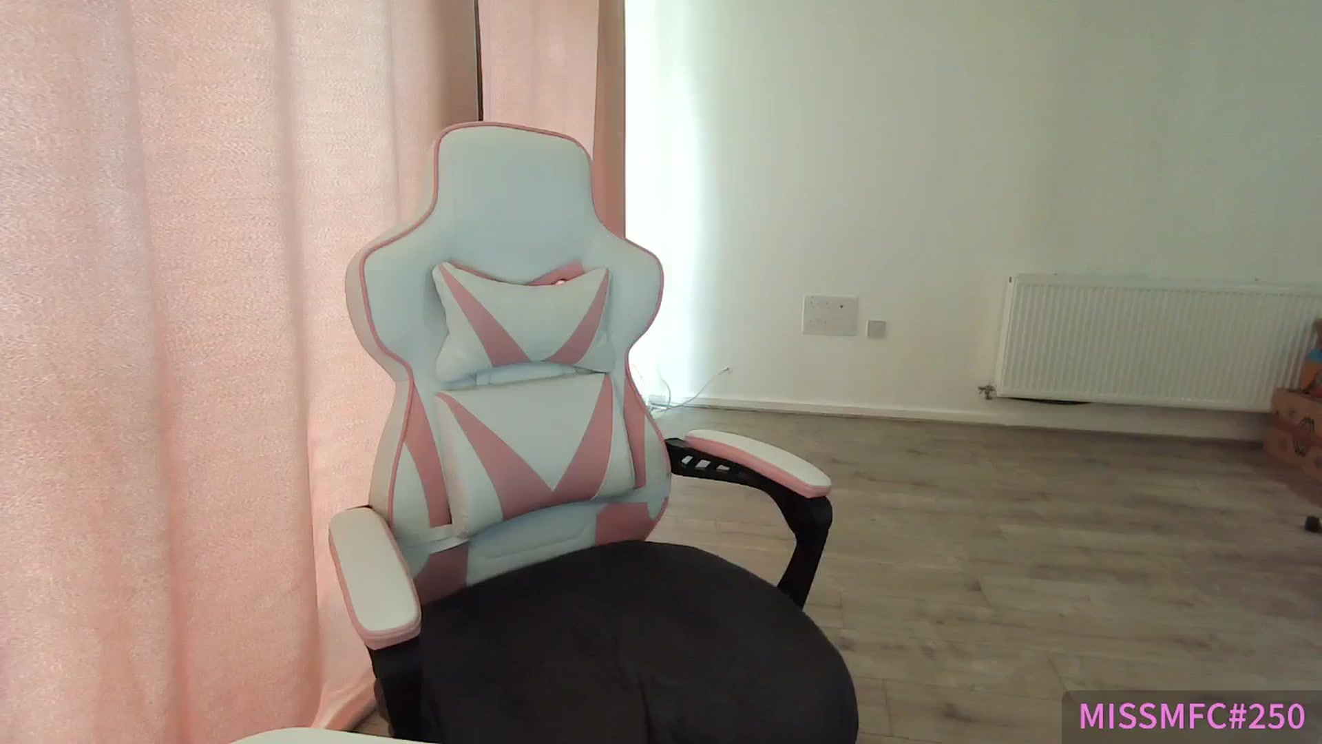 Gallery image thumbnail from ErikaJamess's myfreecams stream on, 07/09/2025, 11:26 image 17 of 20