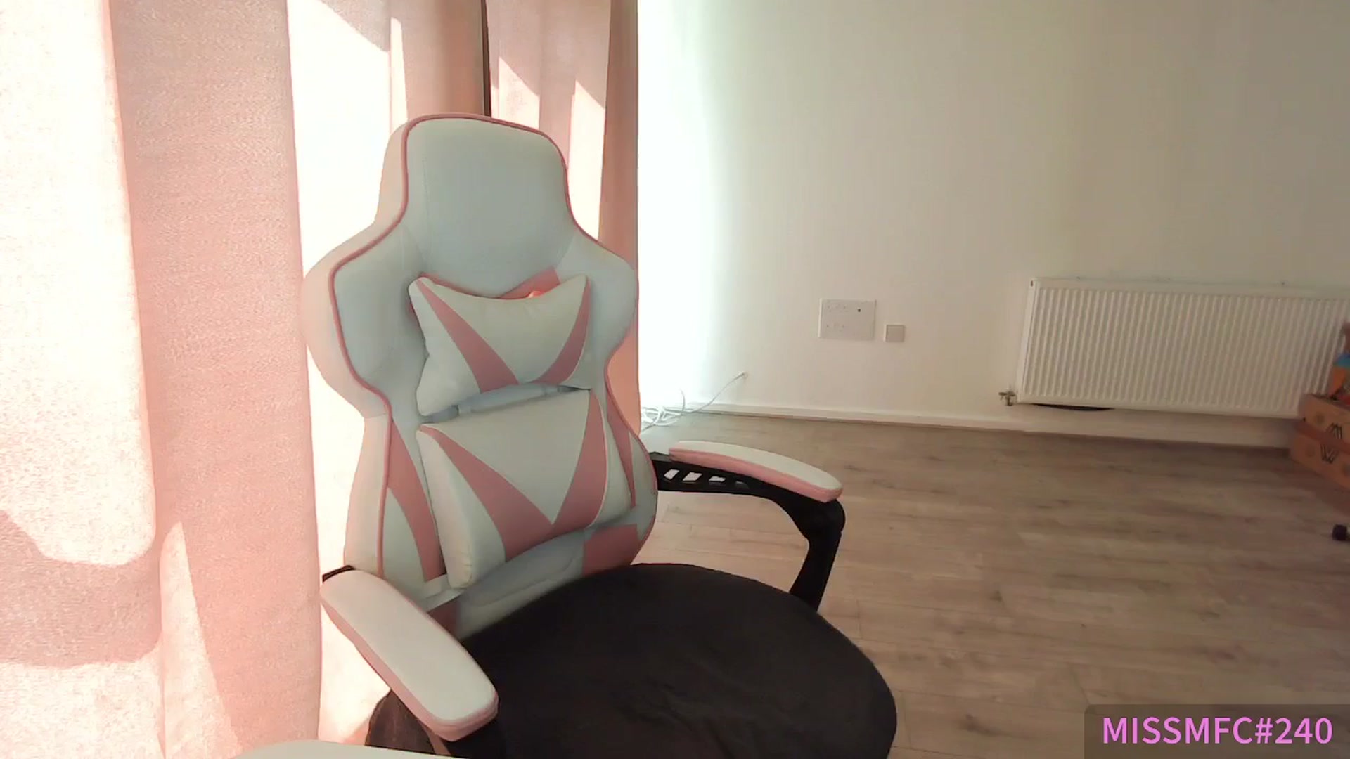 Gallery image thumbnail from ErikaJamess's myfreecams stream on, 07/09/2025, 14:17 image 19 of 20