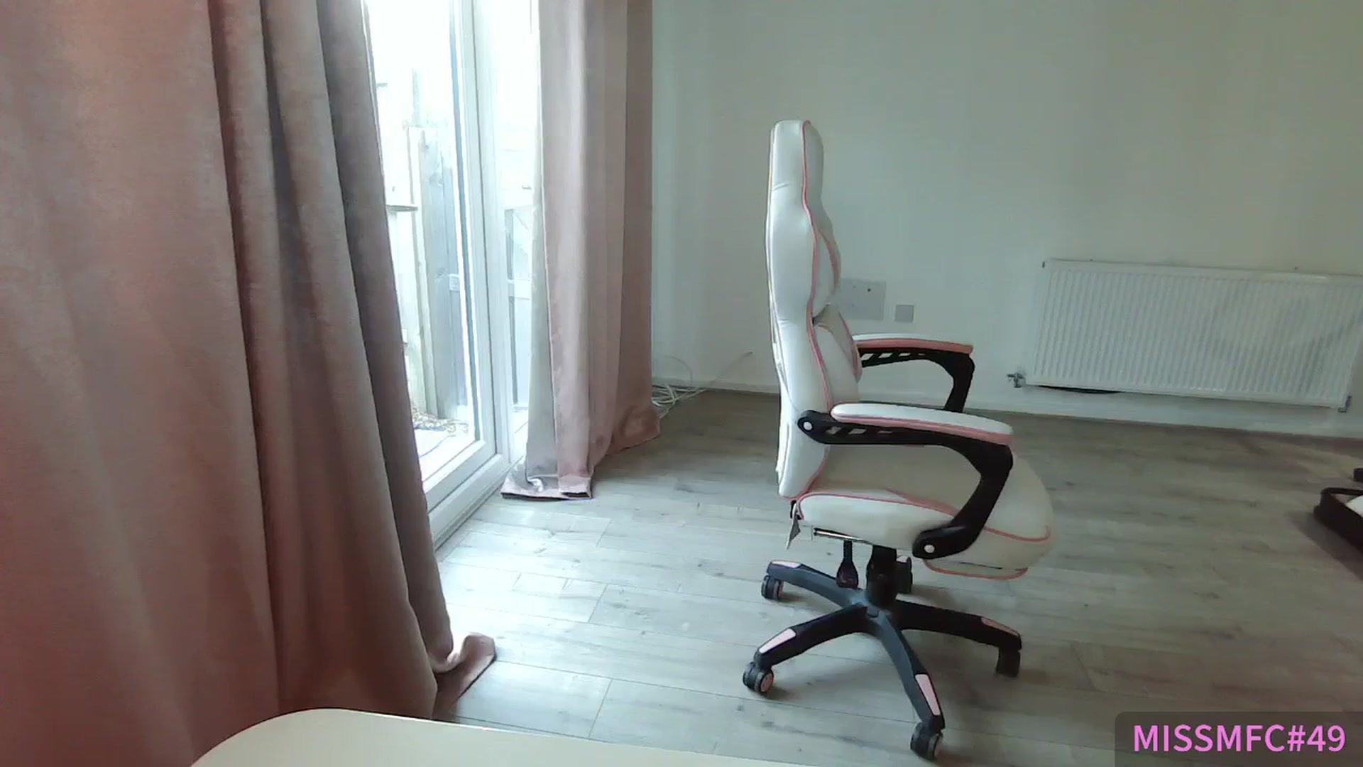 Gallery image thumbnail from ErikaJamess's myfreecams stream on, 08/06/2025, 19:26 image 19 of 20