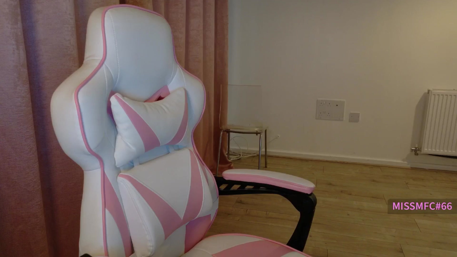 Gallery image thumbnail from ErikaJamess's myfreecams stream on, 08/07/2025, 19:21 image 18 of 20
