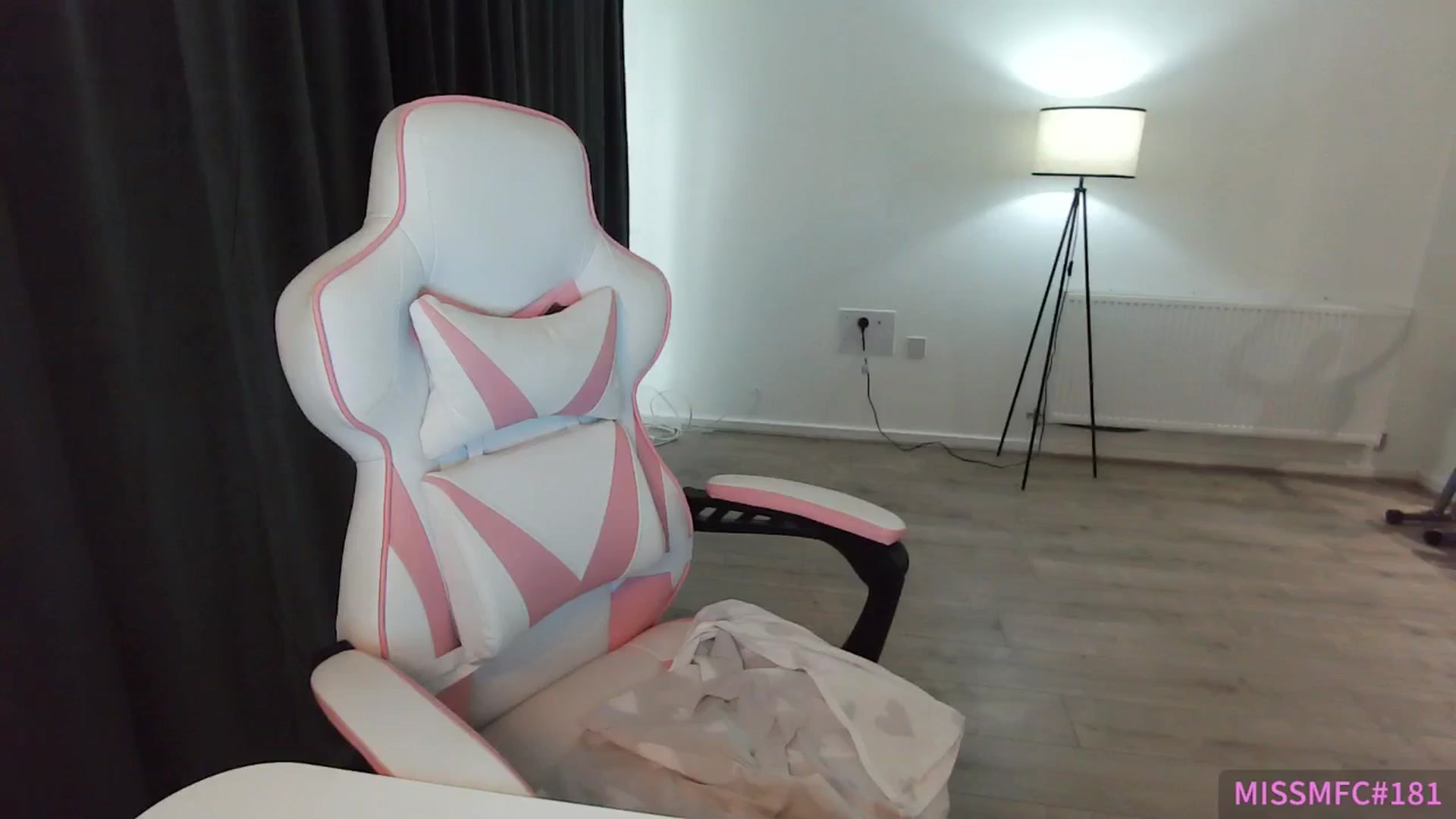 Gallery image thumbnail from ErikaJamess's myfreecams stream on, 08/18/2025, 18:38 image 5 of 20