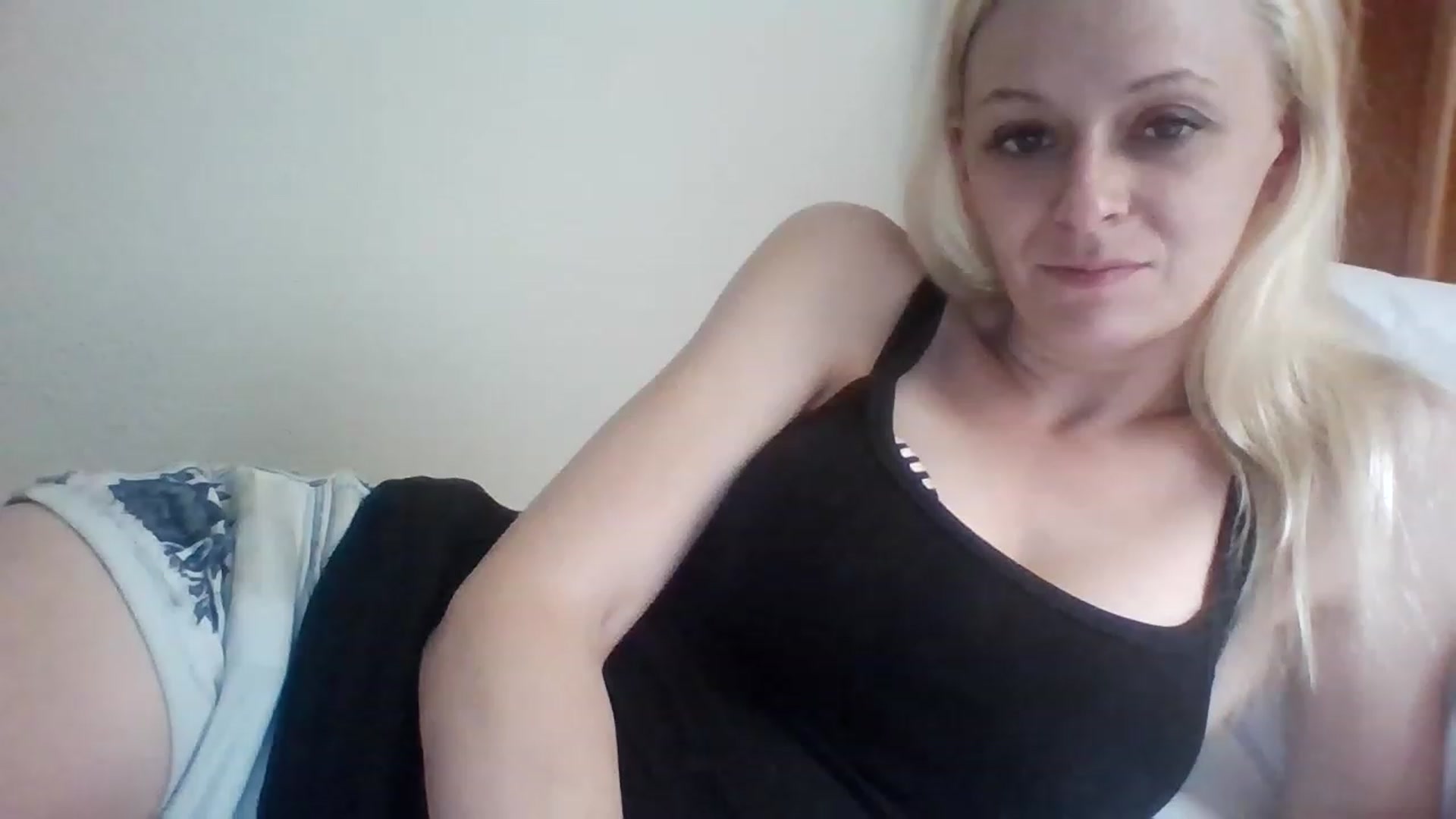 Gallery image thumbnail from Erika_Foxx's myfreecams stream on, 08/11/2023, 01:06 image 18 of 20