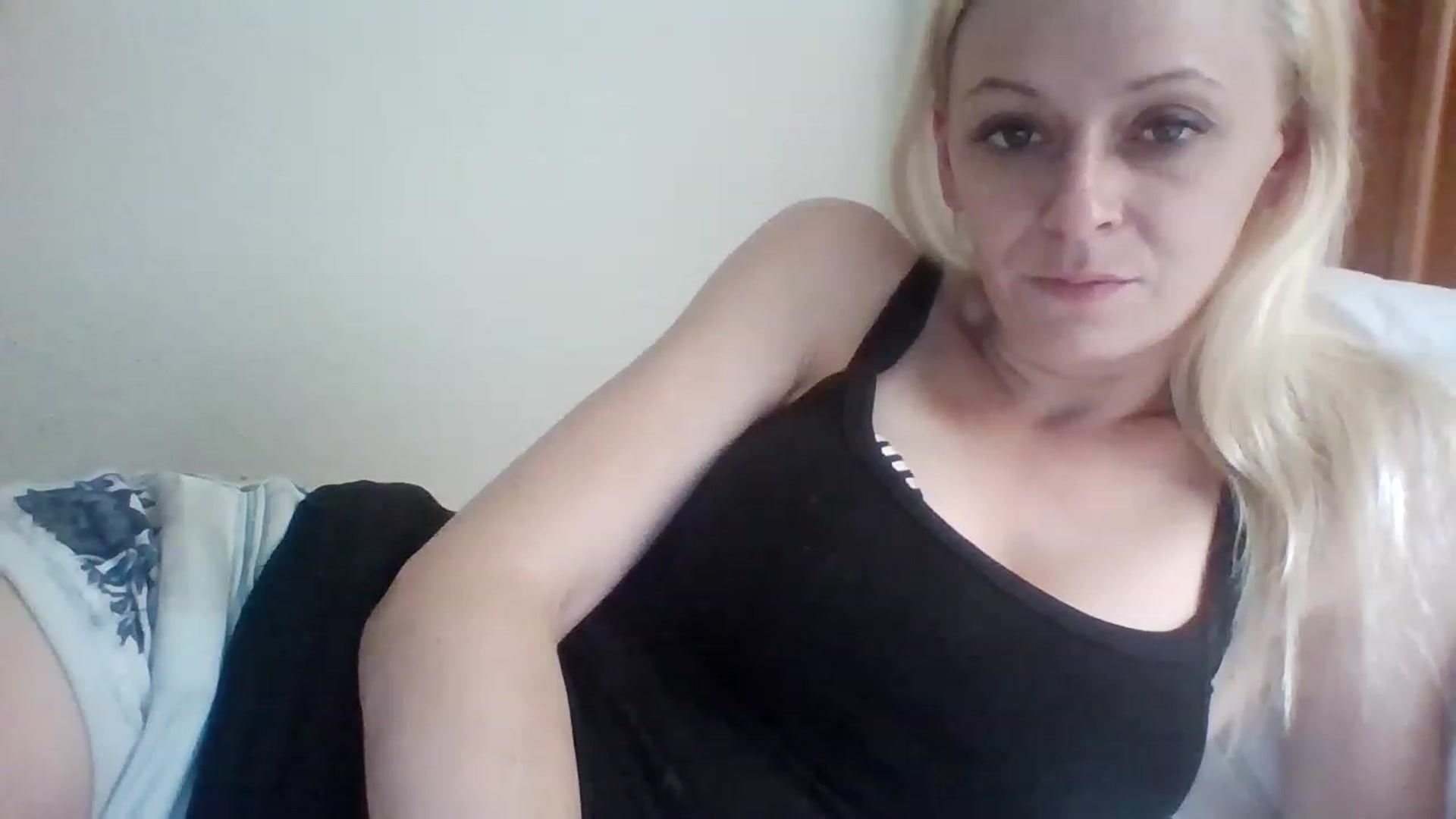 Gallery image thumbnail from Erika_Foxx's myfreecams stream on, 08/11/2023, 01:06 image 16 of 20