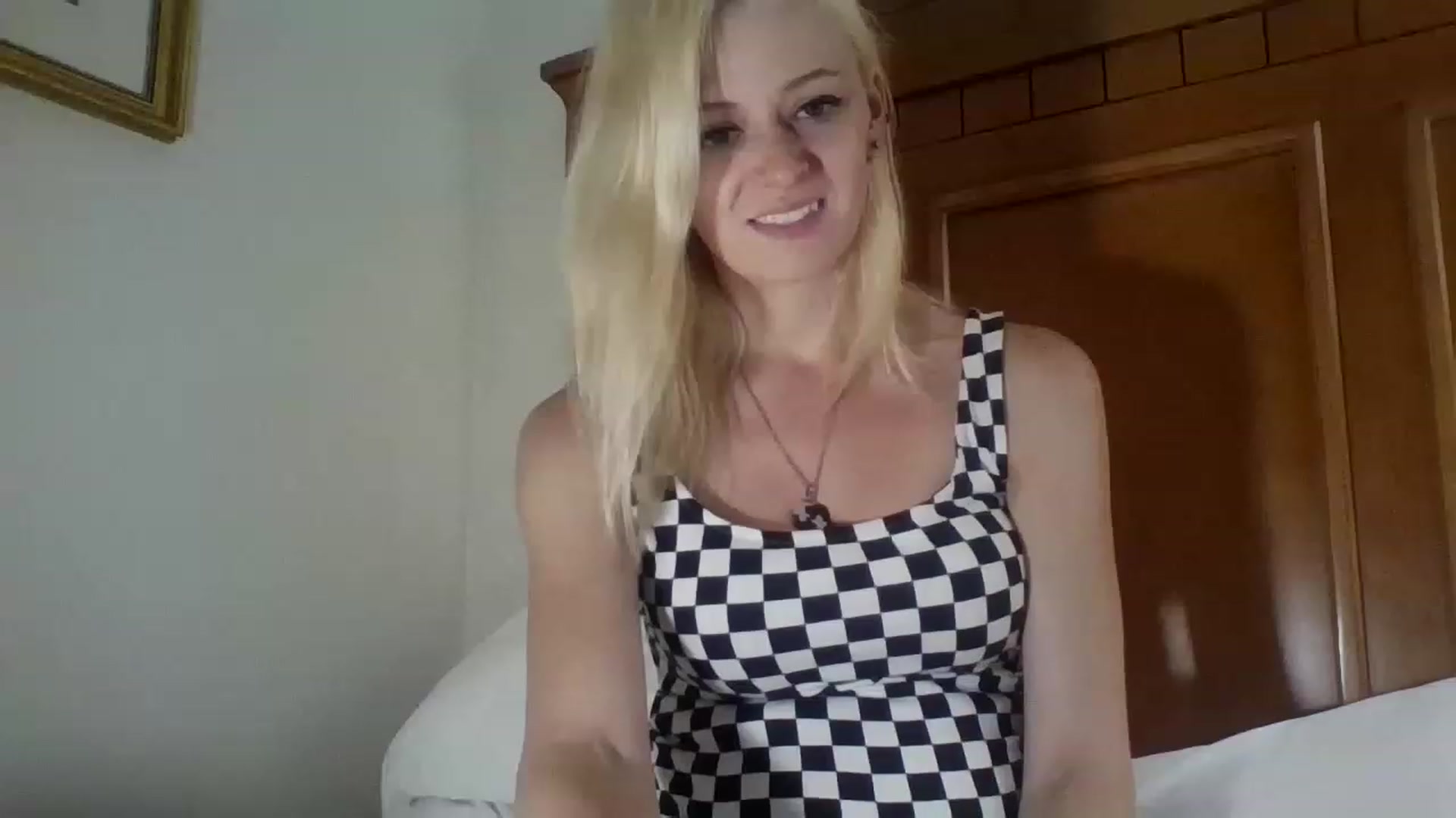 Gallery image thumbnail from Erika_Foxx's myfreecams stream on, 08/11/2023, 20:22 image 10 of 20