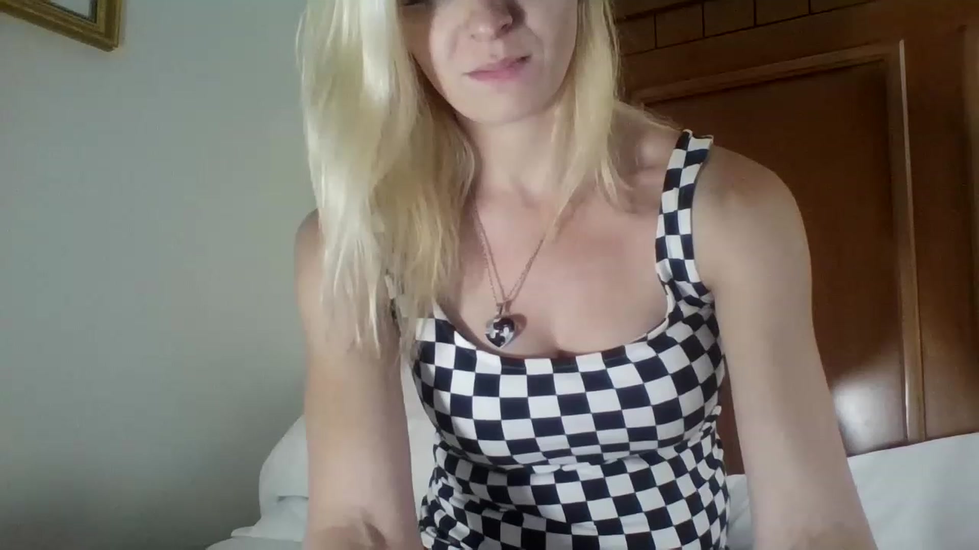 Gallery image thumbnail from Erika_Foxx's myfreecams stream on, 08/11/2023, 20:22 image 7 of 20