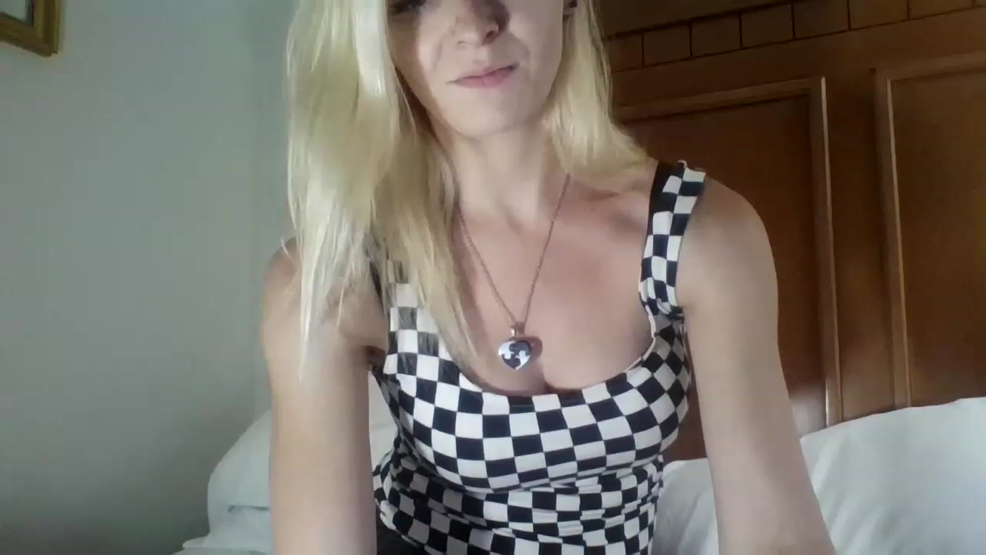 Gallery image thumbnail from Erika_Foxx's myfreecams stream on, 08/11/2023, 20:22 image 2 of 20