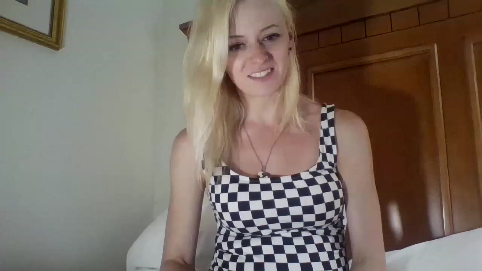 Gallery image thumbnail from Erika_Foxx's myfreecams stream on, 08/11/2023, 20:22 image 9 of 20