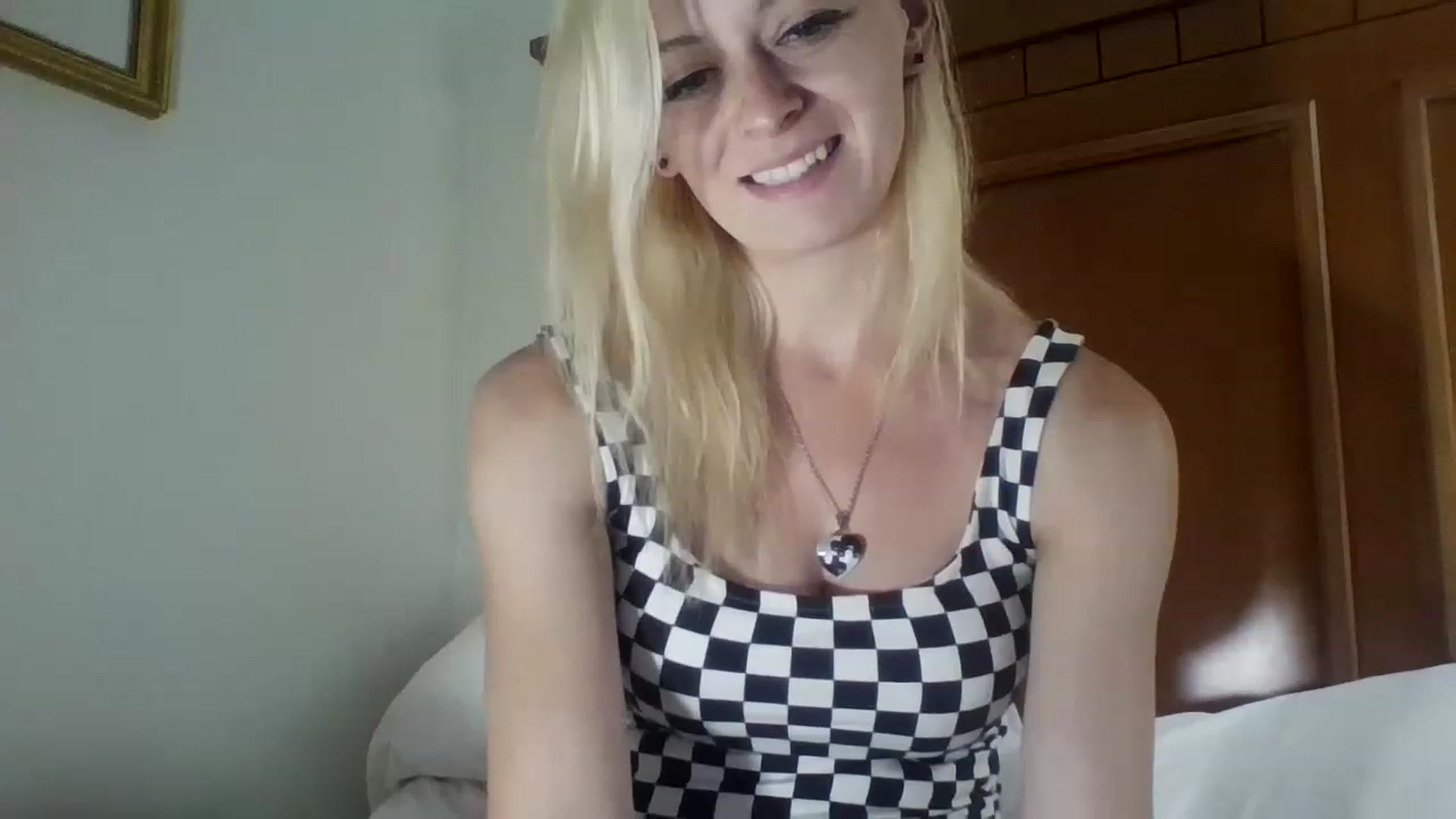 Gallery image thumbnail from Erika_Foxx's myfreecams stream on, 08/11/2023, 20:22 image 16 of 20