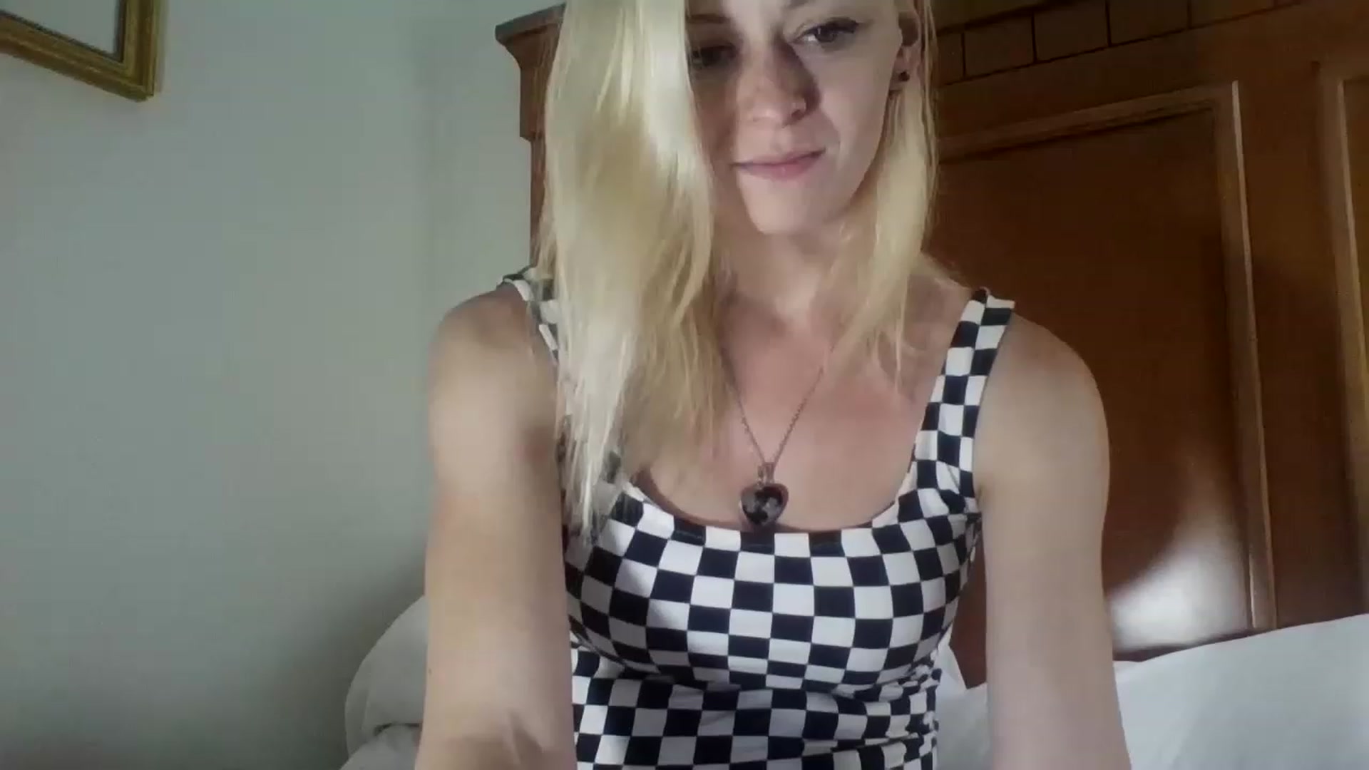 Gallery image thumbnail from Erika_Foxx's myfreecams stream on, 08/11/2023, 20:22 image 14 of 20