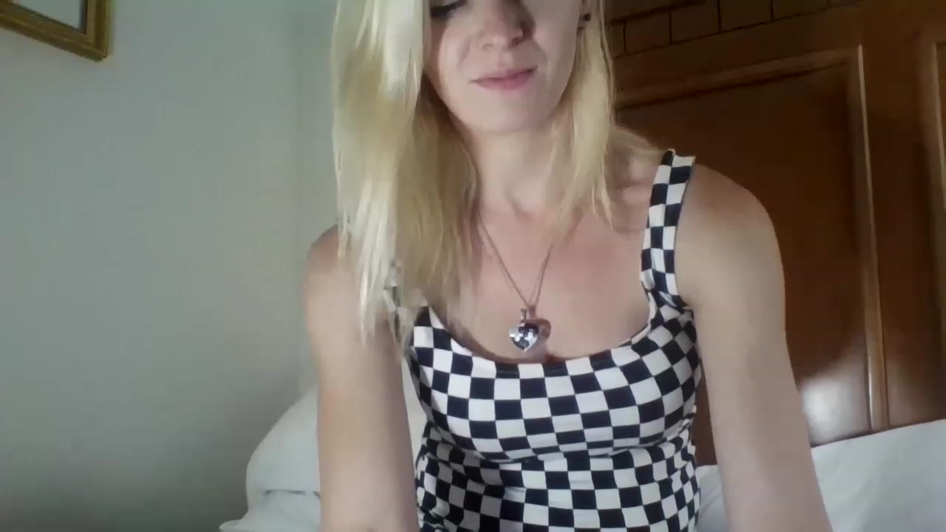 Gallery image thumbnail from Erika_Foxx's myfreecams stream on, 08/11/2023, 20:22 image 12 of 20