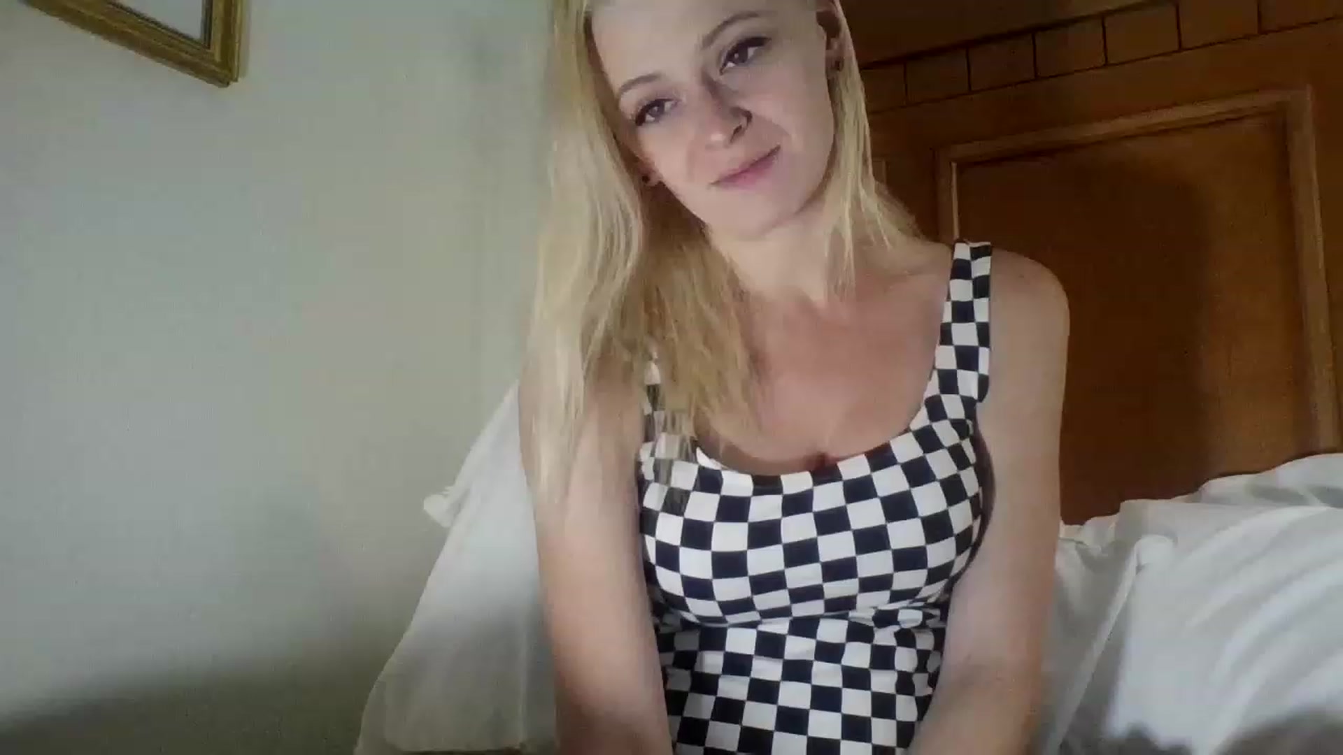 Gallery image thumbnail from Erika_Foxx's myfreecams stream on, 08/14/2023, 12:54 image 1 of 20