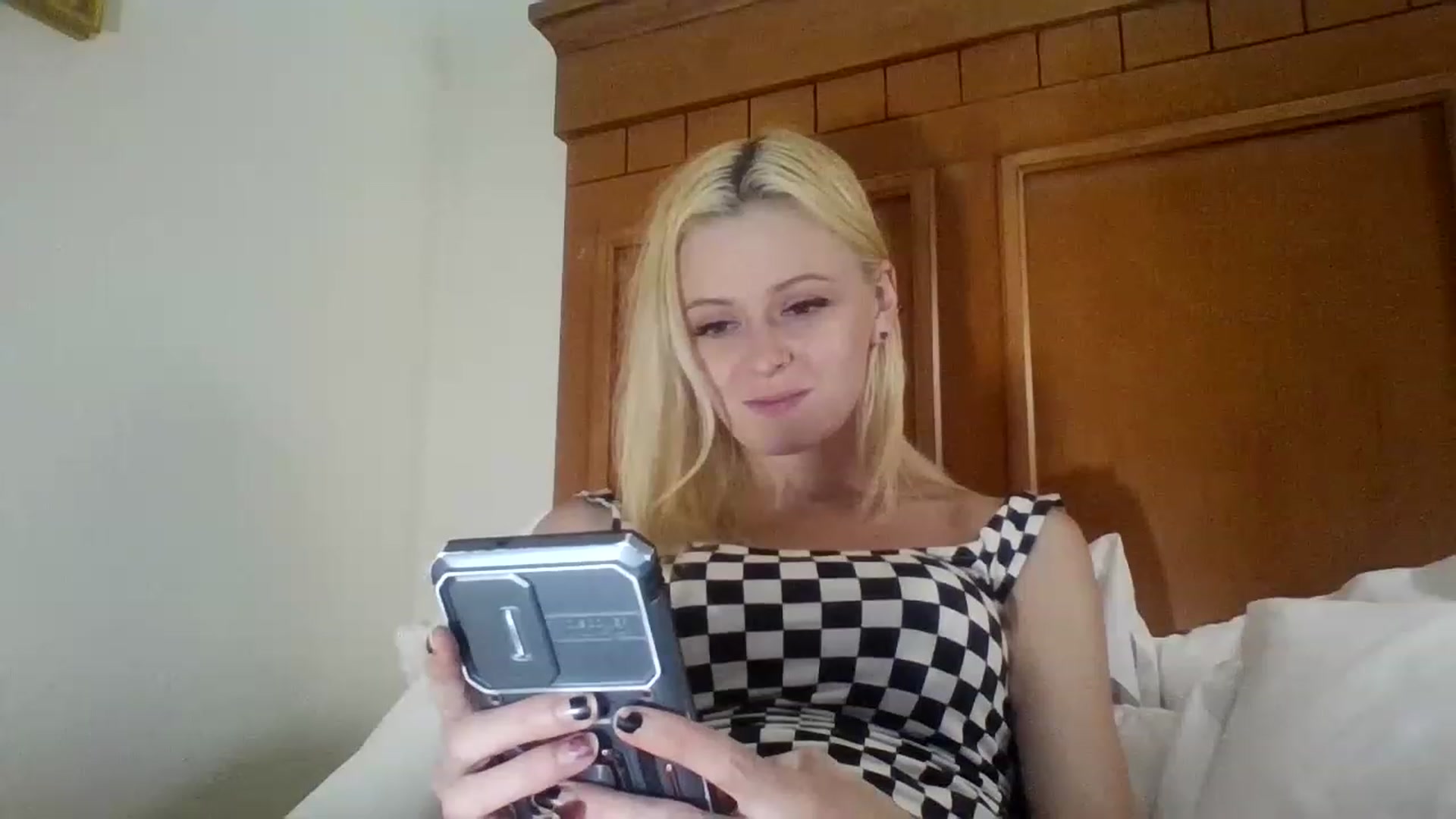 Gallery image thumbnail from Erika_Foxx's myfreecams stream on, 08/14/2023, 12:54 image 18 of 20