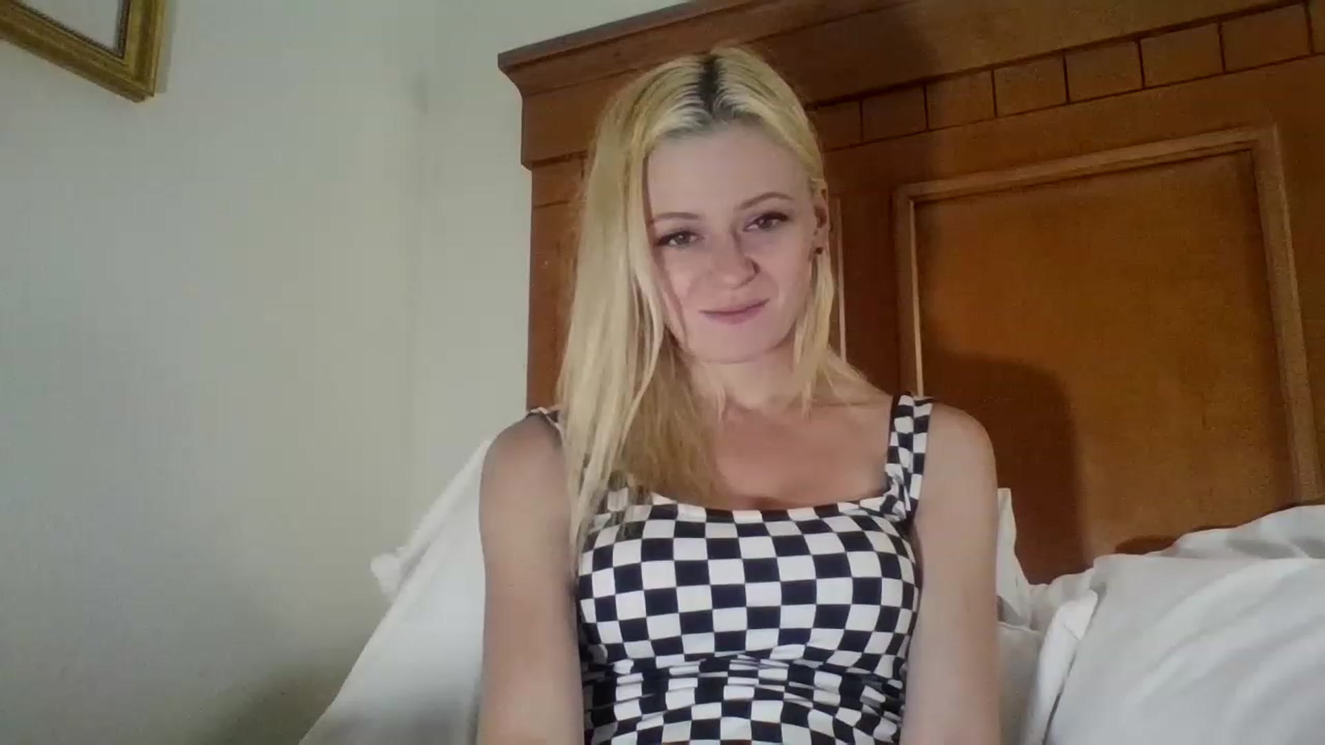 Gallery image thumbnail from Erika_Foxx's myfreecams stream on, 08/14/2023, 12:54 image 16 of 20