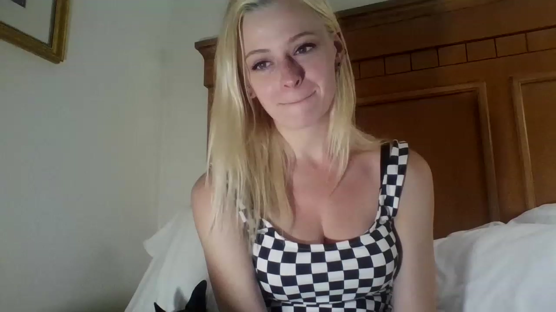 Gallery image thumbnail from Erika_Foxx's myfreecams stream on, 08/14/2023, 14:40 image 18 of 20