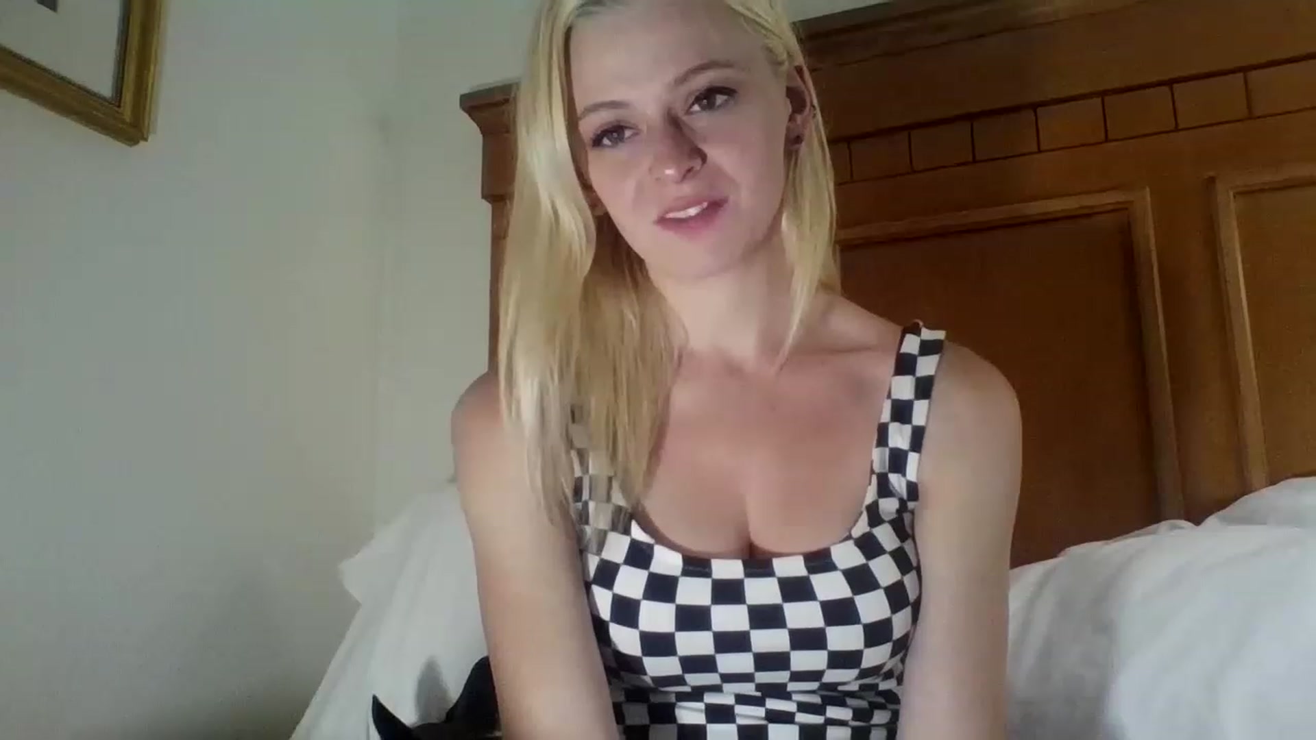Gallery image thumbnail from Erika_Foxx's myfreecams stream on, 08/14/2023, 14:40 image 7 of 20
