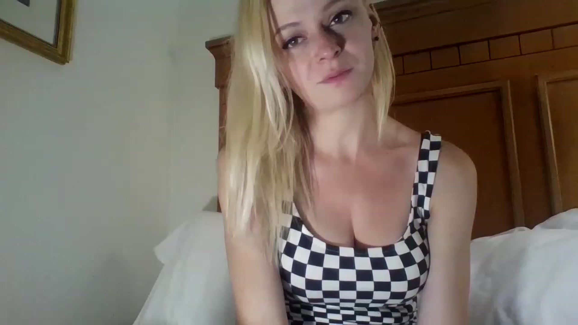 Gallery image thumbnail from Erika_Foxx's myfreecams stream on, 08/14/2023, 14:40 image 3 of 20