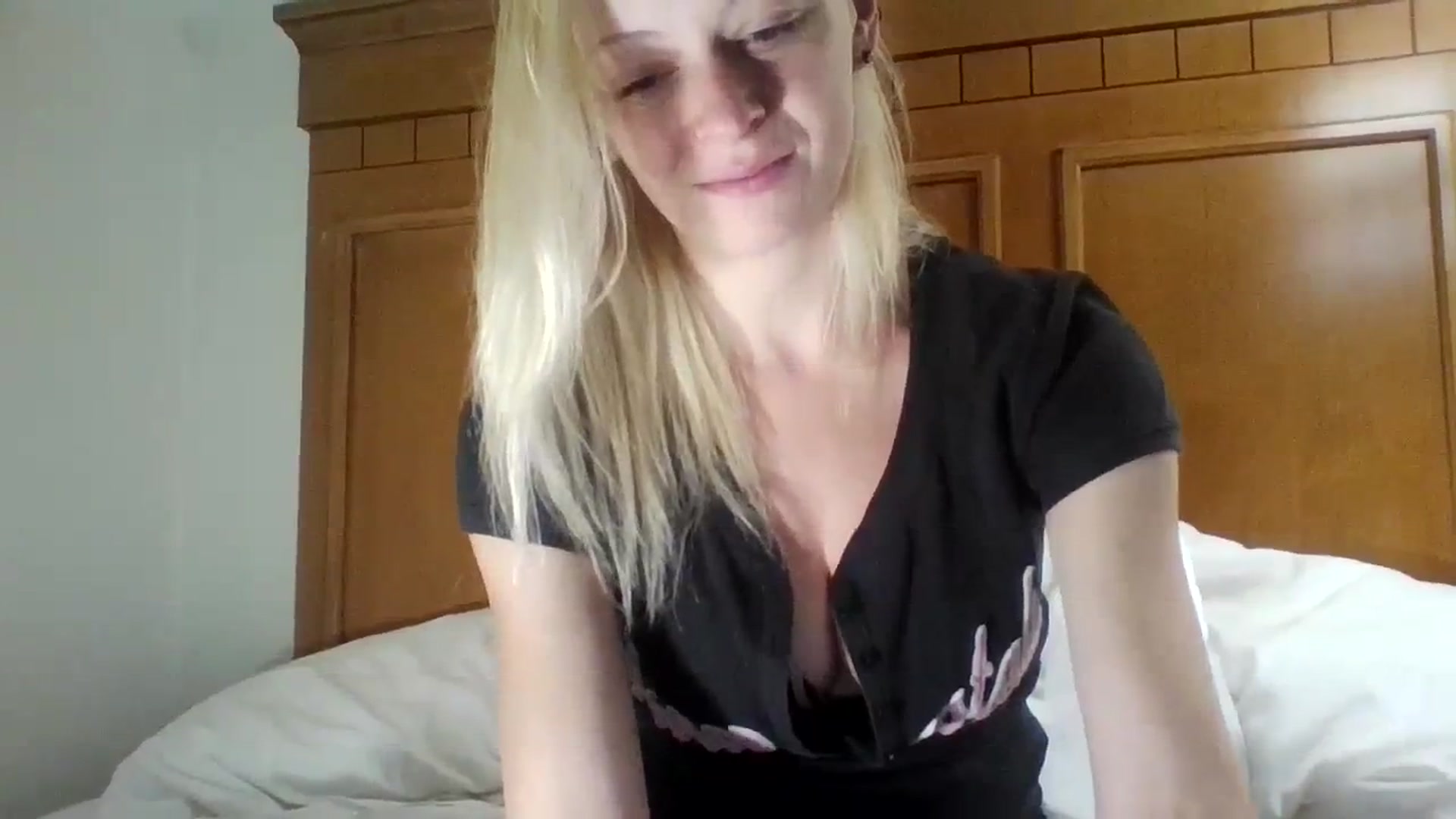 Gallery image thumbnail from Erika_Foxx's myfreecams stream on, 08/17/2023, 16:26 image 6 of 20