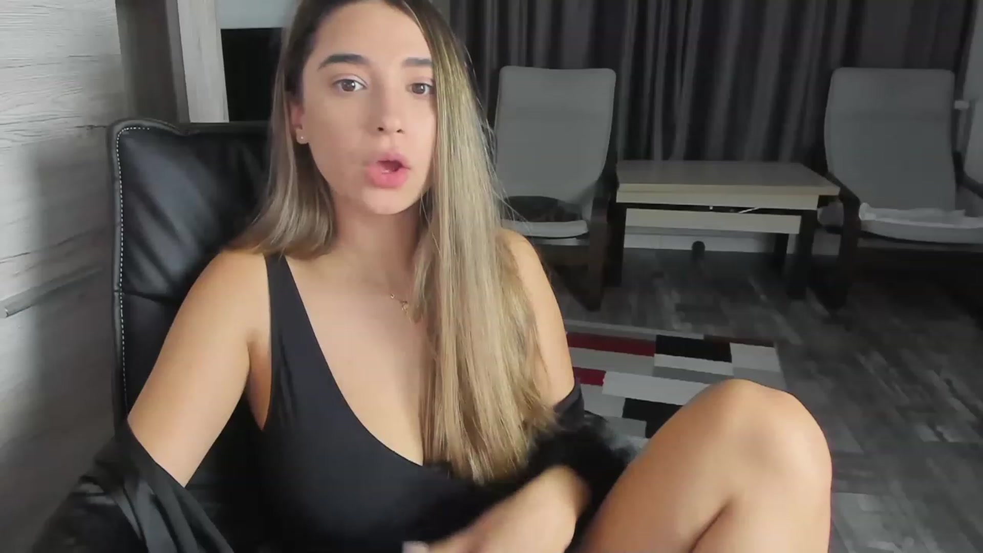 Gallery image thumbnail from Erika_higgins's myfreecams stream on, 11/16/2022, 22:08 image 8 of 20