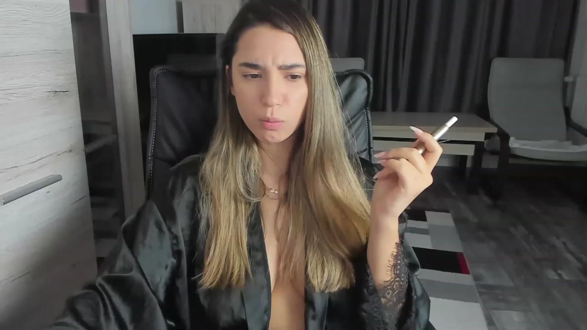 Gallery image thumbnail from Erika_higgins's myfreecams stream on, 11/16/2022, 22:08 image 16 of 20