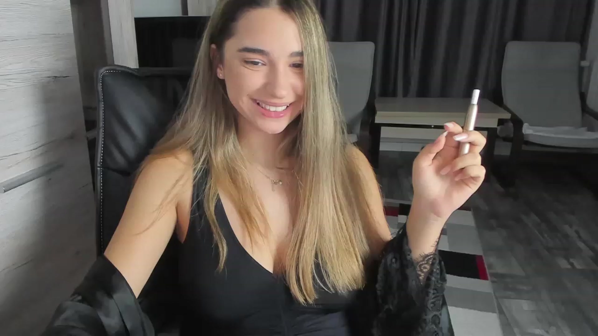 Gallery image thumbnail from Erika_higgins's myfreecams stream on, 11/16/2022, 22:08 image 2 of 20