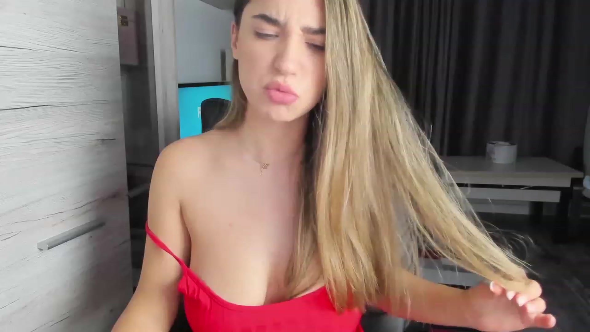 Gallery image thumbnail from Erika_higgins's myfreecams stream on, 11/17/2022, 21:33 image 3 of 20