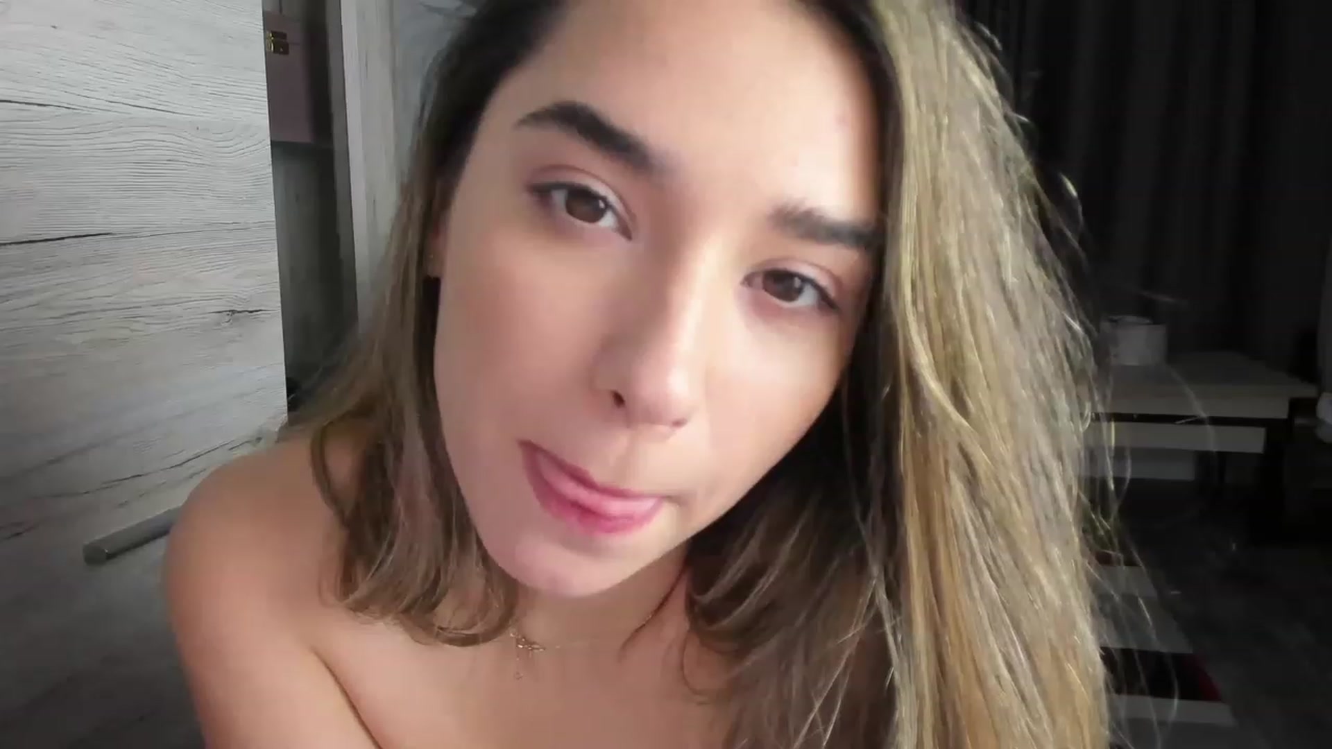 Gallery image thumbnail from Erika_higgins's myfreecams stream on, 11/17/2022, 21:33 image 13 of 20