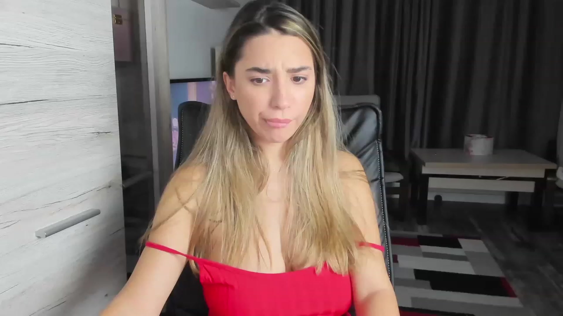 Gallery image thumbnail from Erika_higgins's myfreecams stream on, 11/17/2022, 21:33 image 16 of 20