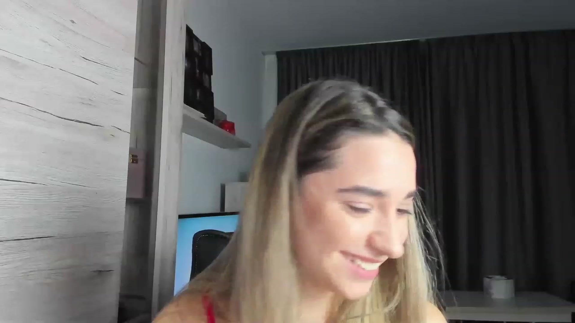 Gallery image thumbnail from Erika_higgins's myfreecams stream on, 11/17/2022, 21:33 image 18 of 20