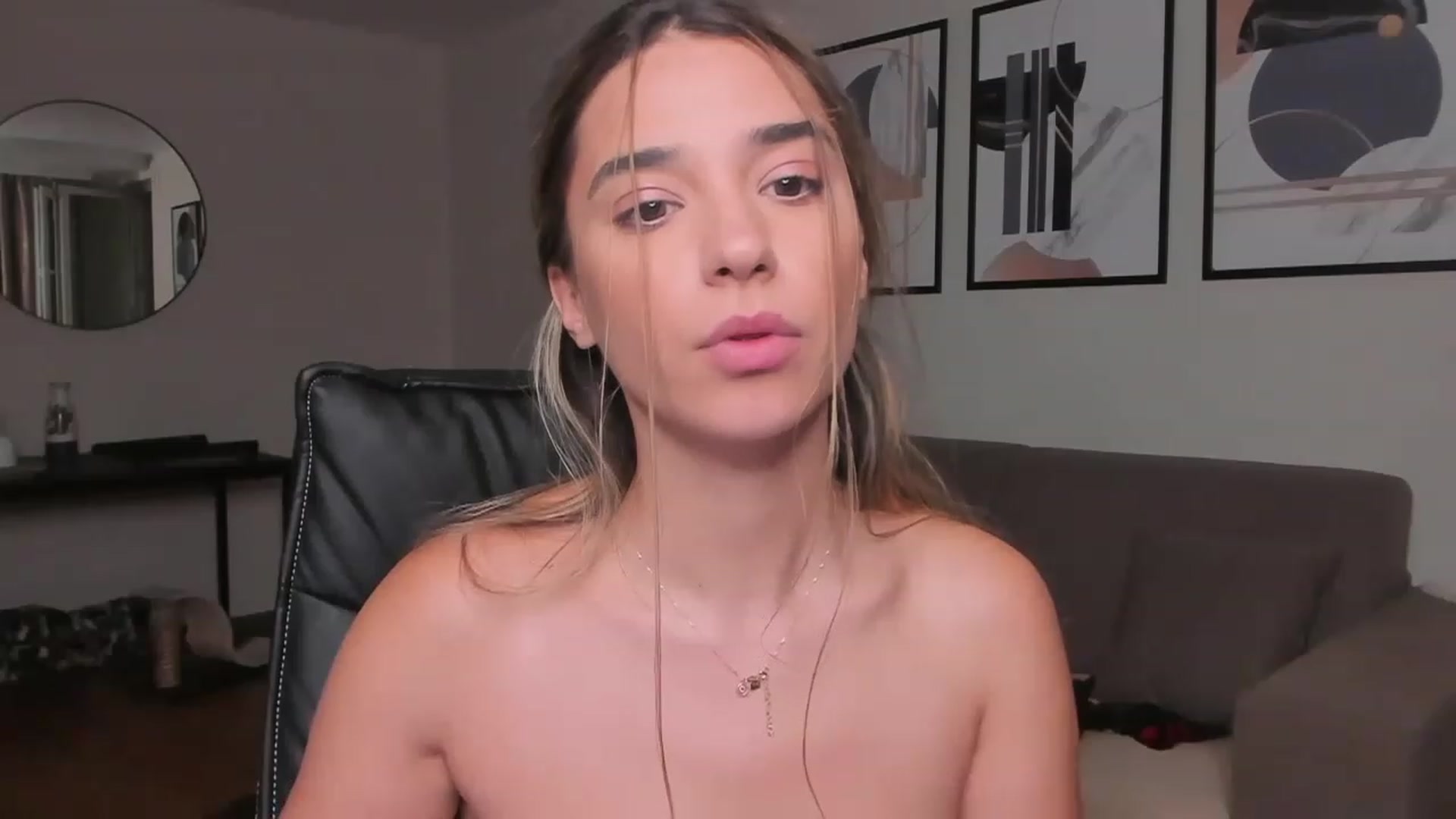 Gallery image thumbnail from Erika_higgins's myfreecams stream on, 08/14/2023, 20:18 image 13 of 20