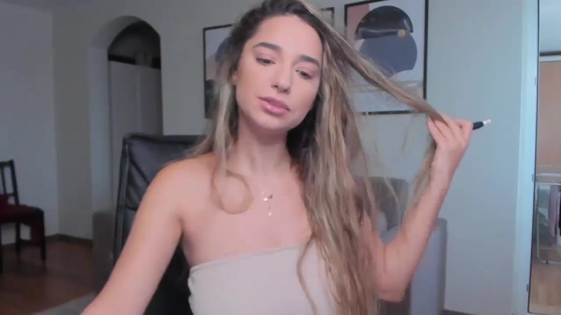 Gallery image thumbnail from Erika_higgins's myfreecams stream on, 09/05/2023, 15:21 image 4 of 20