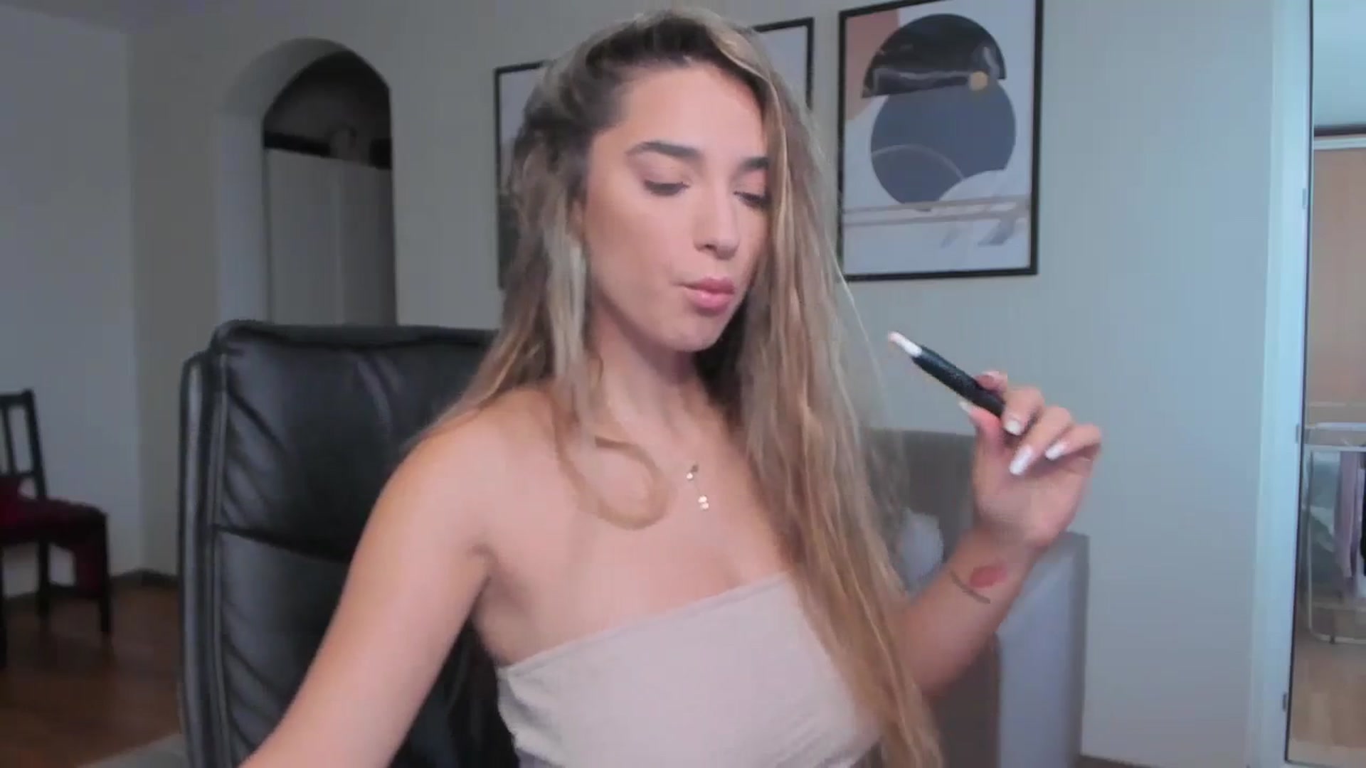 Gallery image thumbnail from Erika_higgins's myfreecams stream on, 09/05/2023, 15:21 image 5 of 20