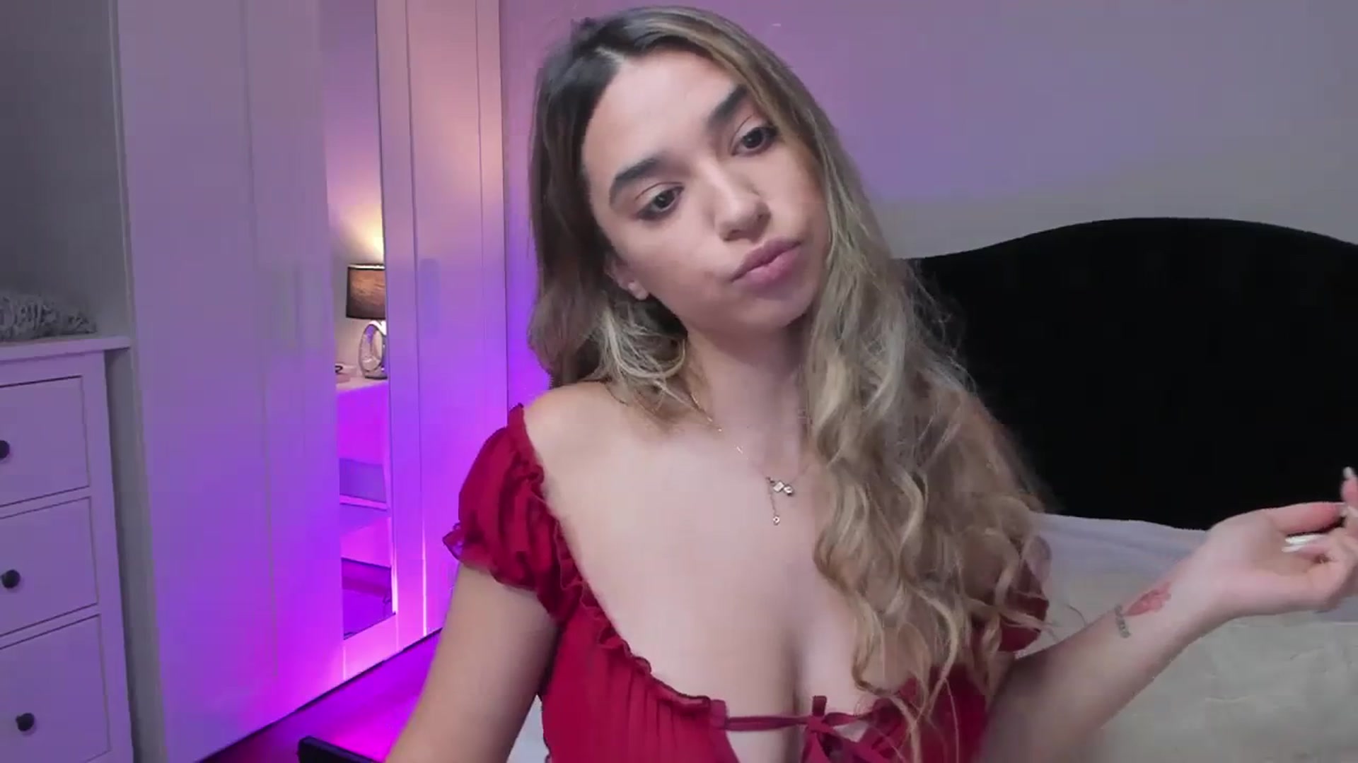 Gallery image thumbnail from Erika_higgins's myfreecams stream on, 09/18/2023, 16:48 image 3 of 20