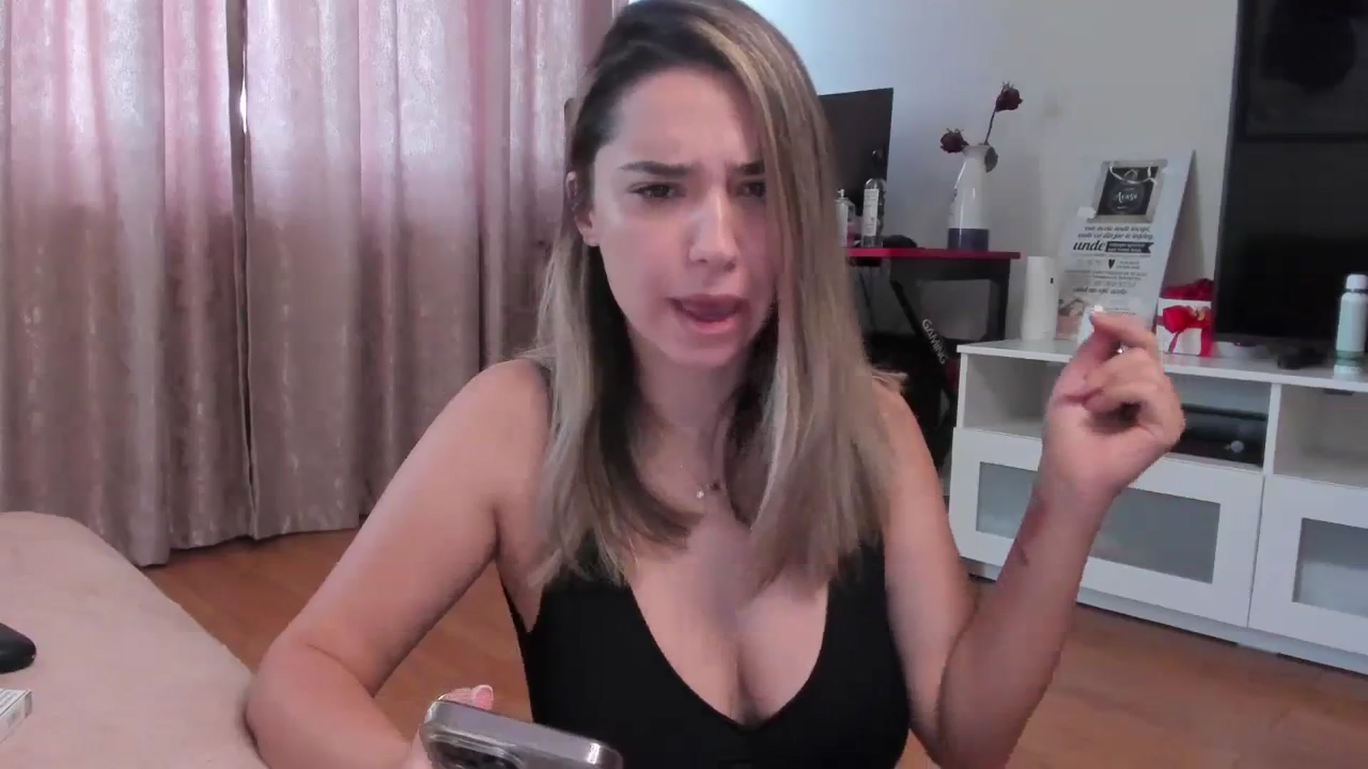 Gallery image thumbnail from Erika_higgins's myfreecams stream on, 10/09/2023, 13:26 image 4 of 20