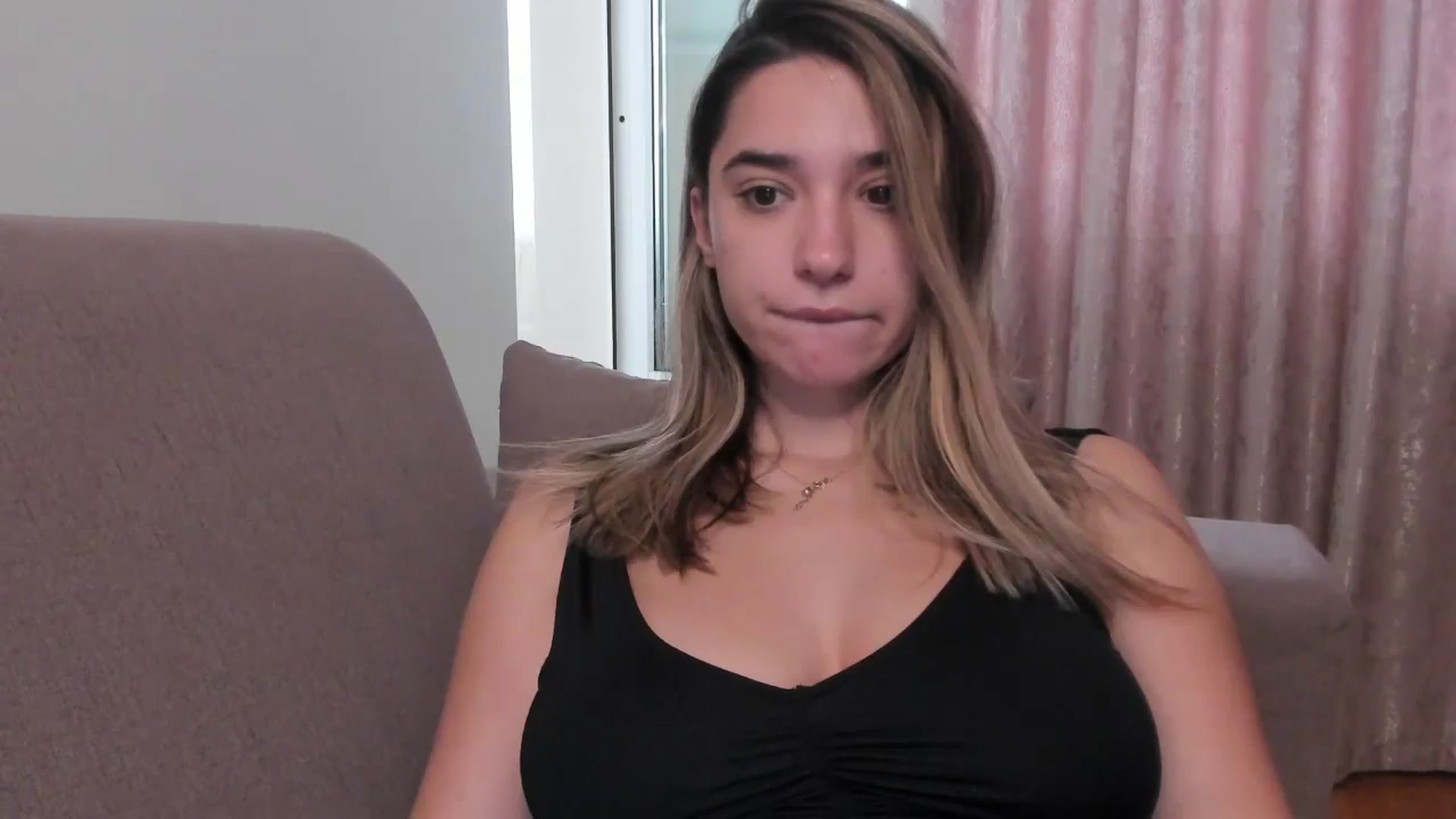 Gallery image thumbnail from Erika_higgins's myfreecams stream on, 10/09/2023, 14:50 image 14 of 20
